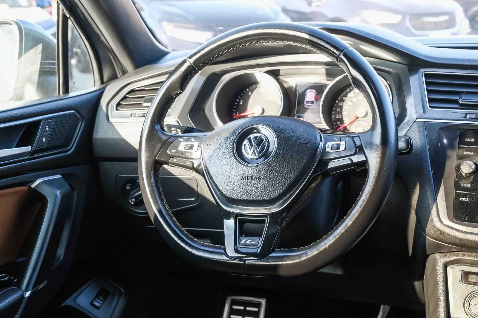 Thumbnail: 2018 Volkswagen Tiguan - 16