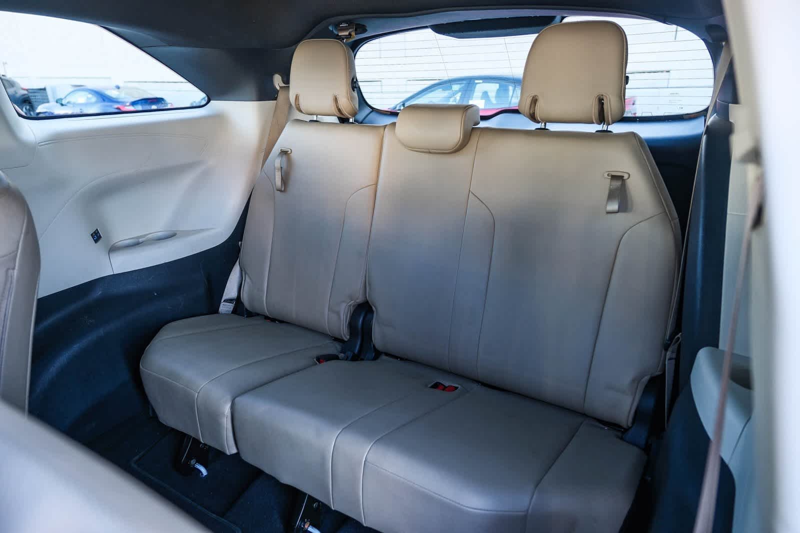 Thumbnail: 2021 Toyota Sienna - 20