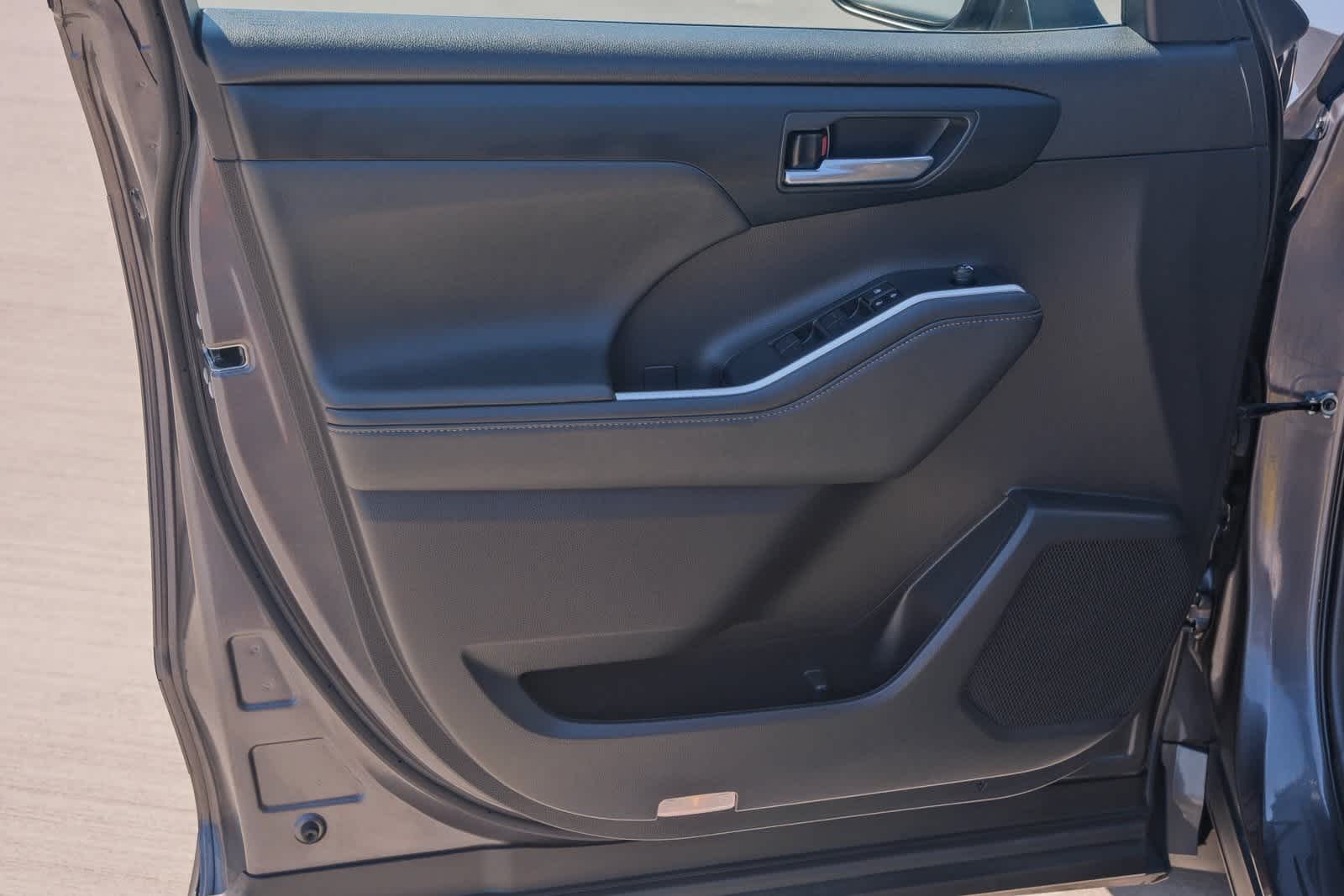 Thumbnail: 2022 Toyota Highlander - 24