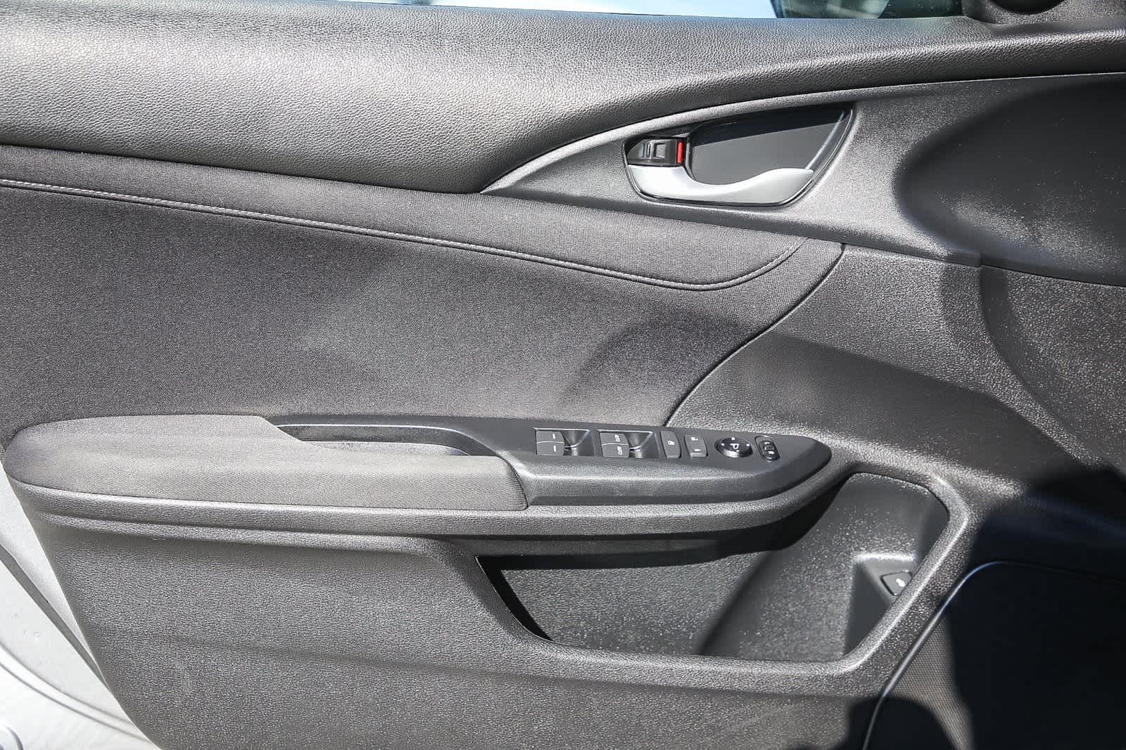 Thumbnail: 2019 Honda Insight - 21
