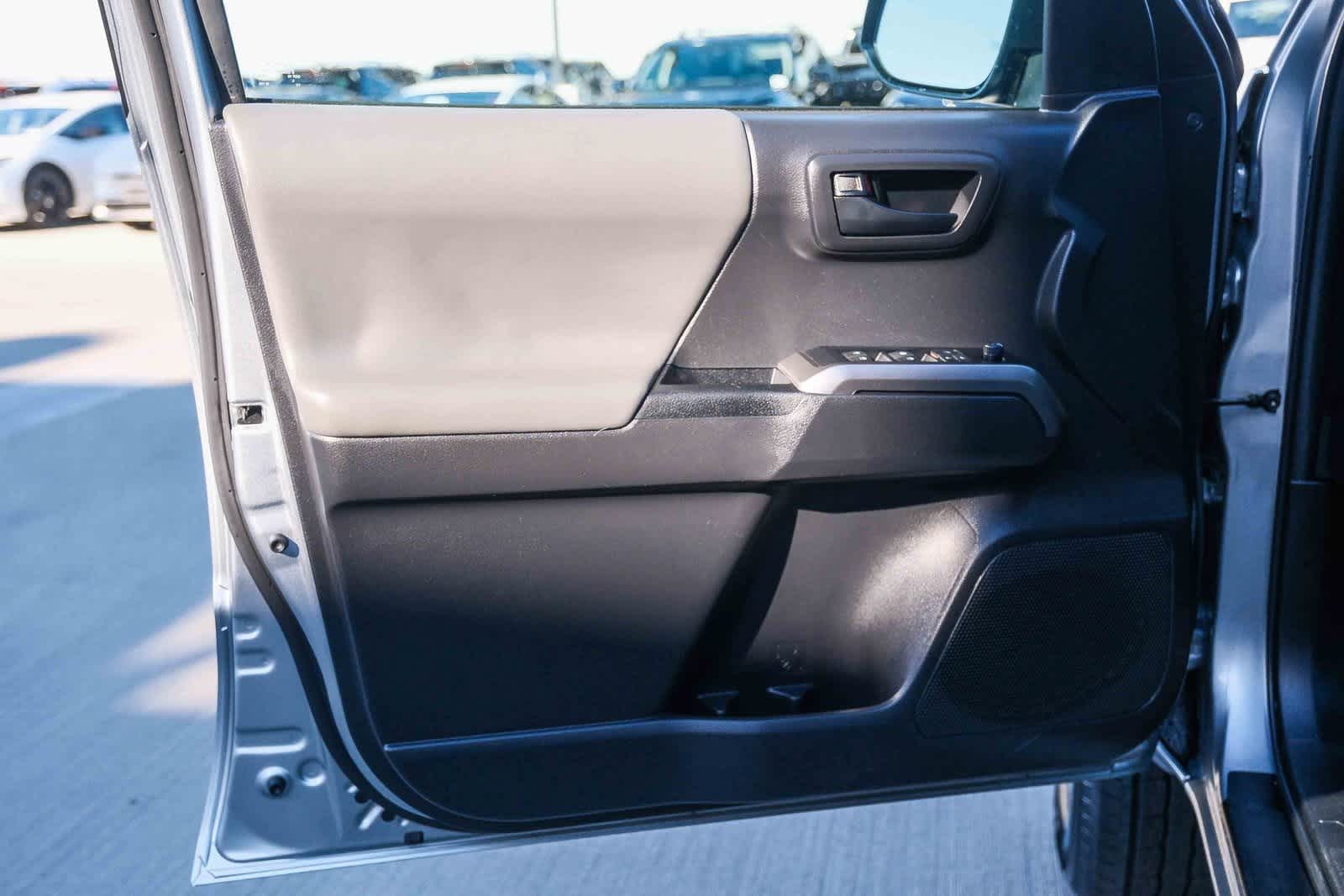 Thumbnail: 2022 Toyota Tacoma - 23