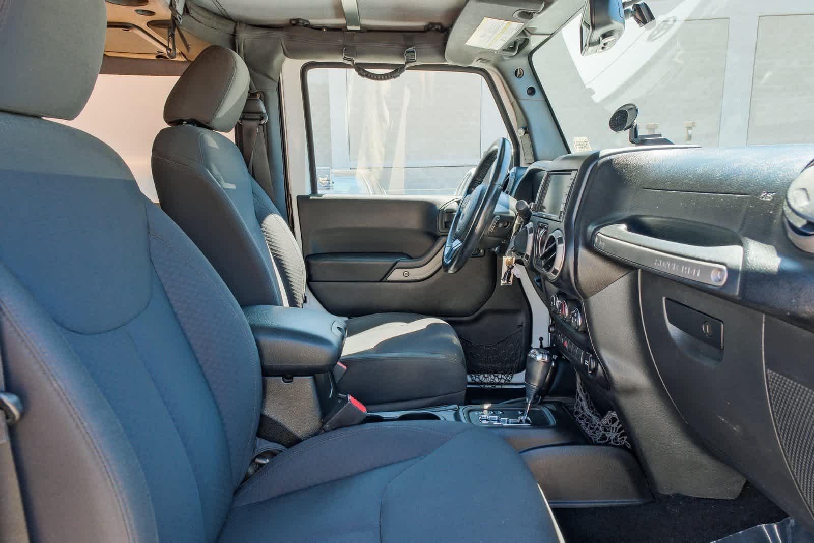 Thumbnail: 2015 Jeep Wrangler - 19