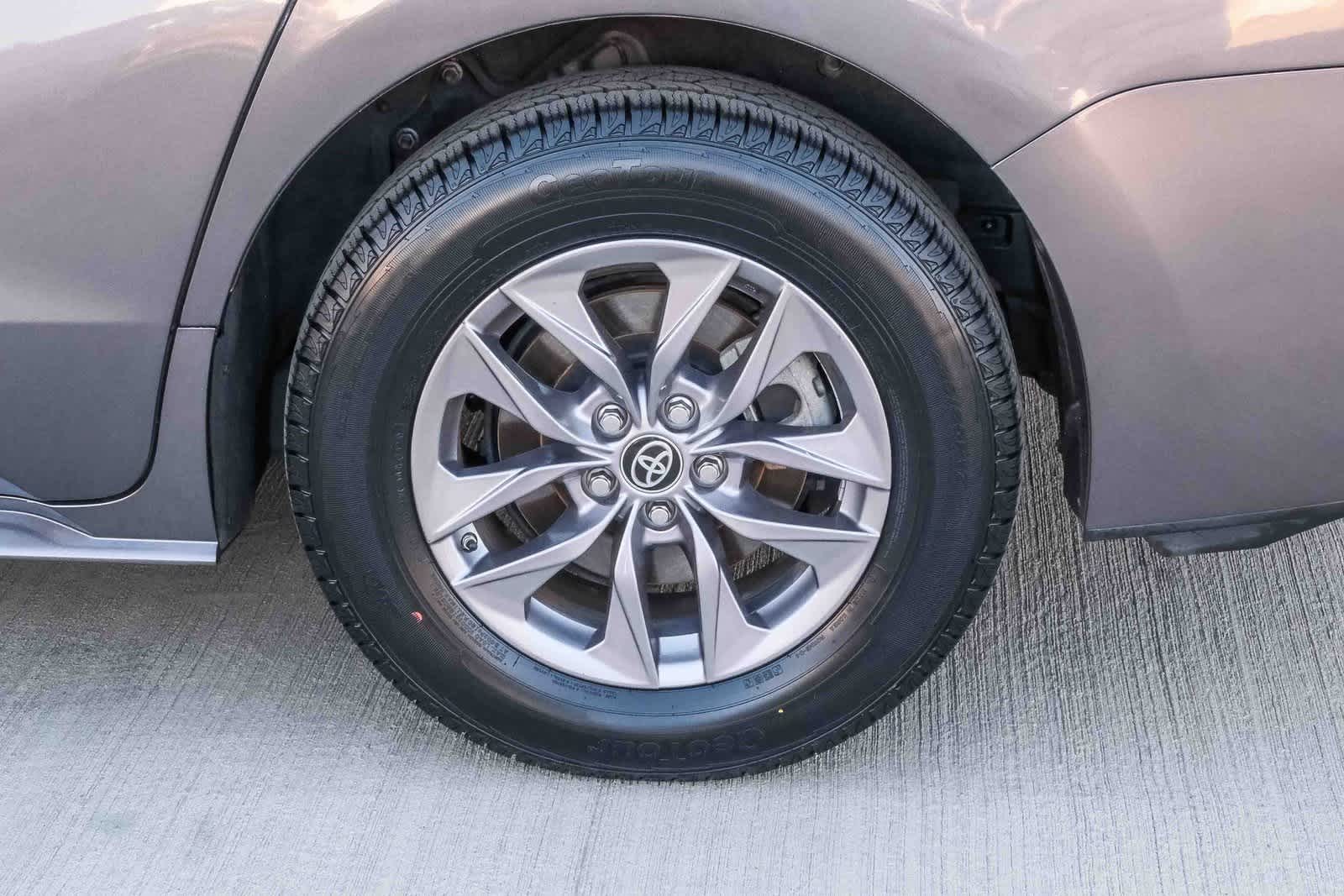 Thumbnail: 2023 Toyota Sienna - 9