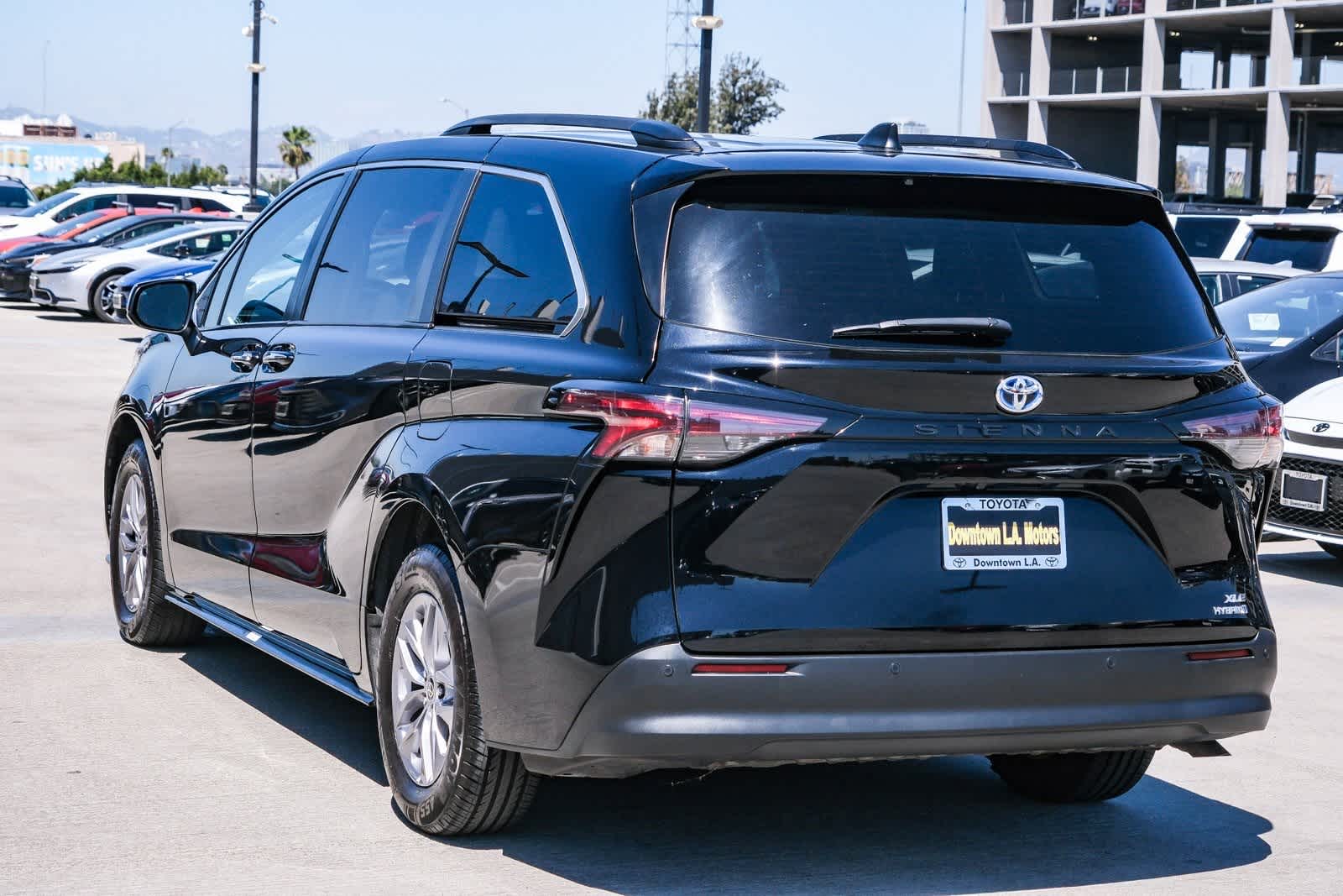 Thumbnail: 2023 Toyota Sienna - 6