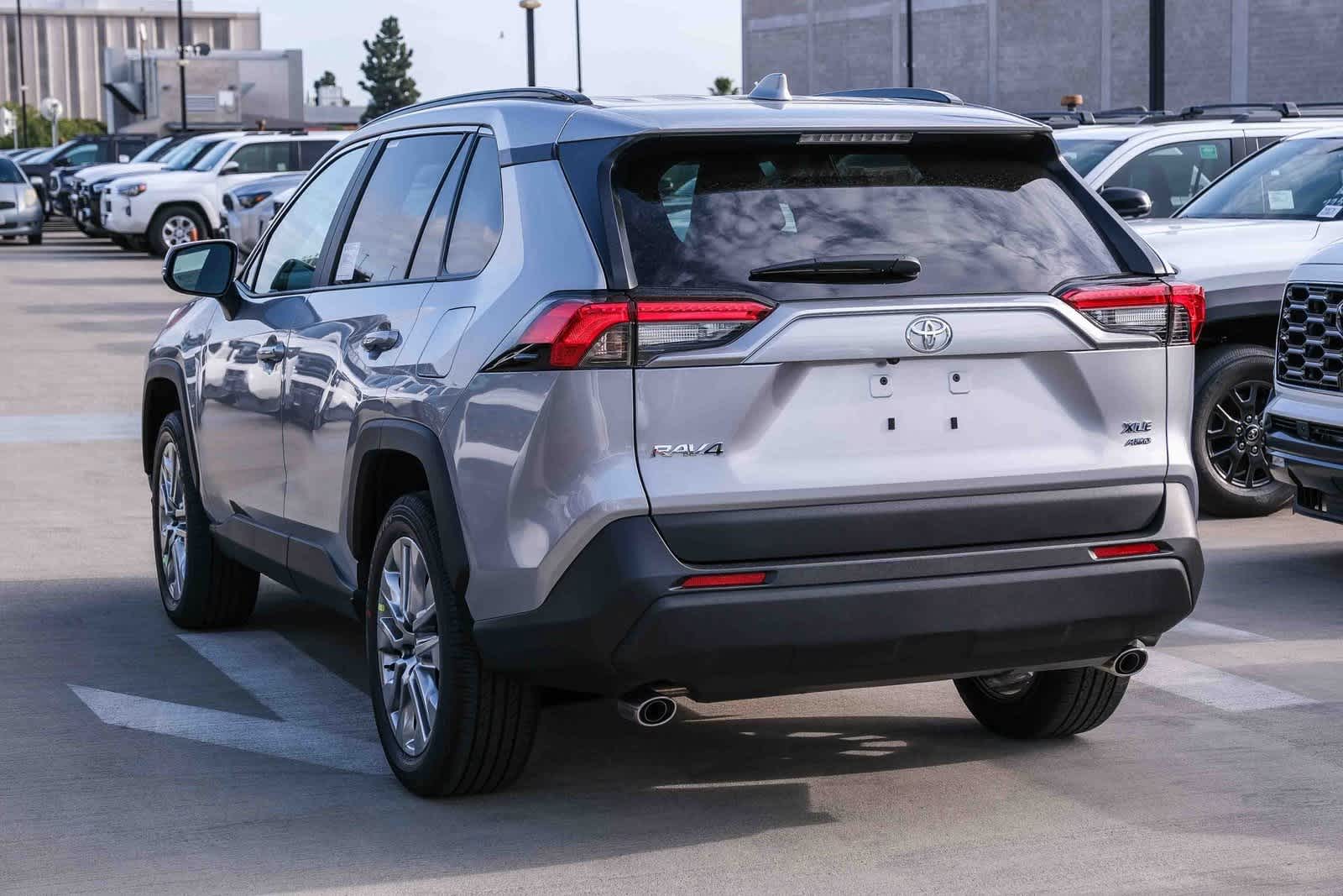 Thumbnail: 2025 Toyota RAV4 - 6