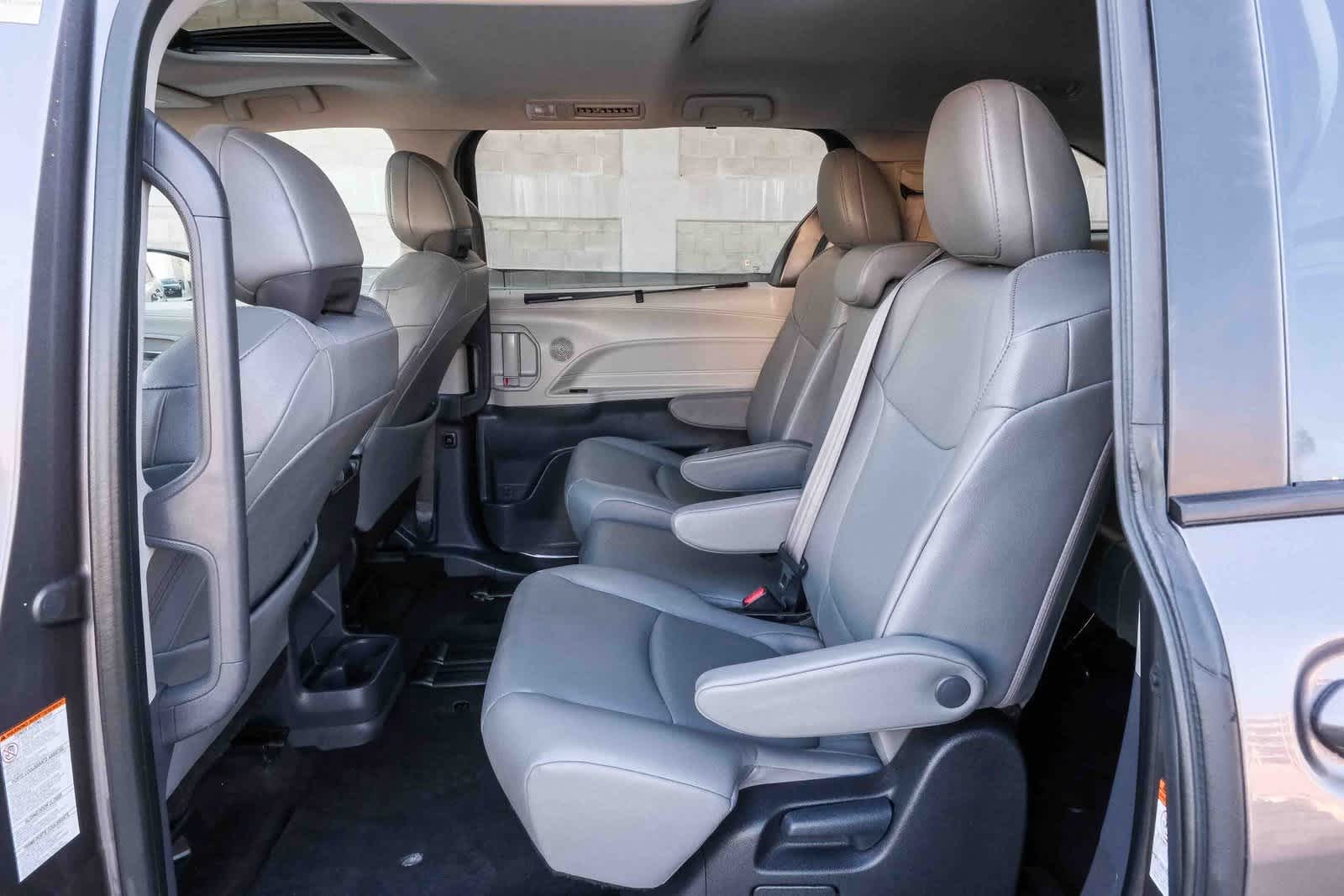 Thumbnail: 2023 Toyota Sienna - 17