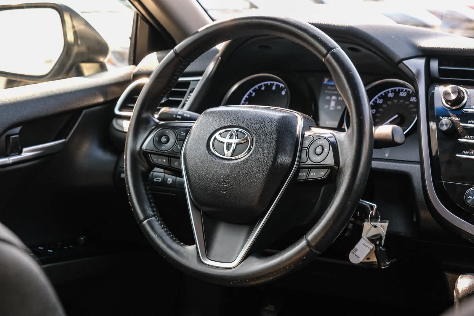 Thumbnail: 2018 Toyota Camry - 16