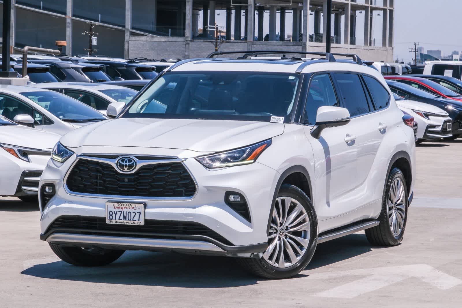 Thumbnail: 2022 Toyota Highlander - 2