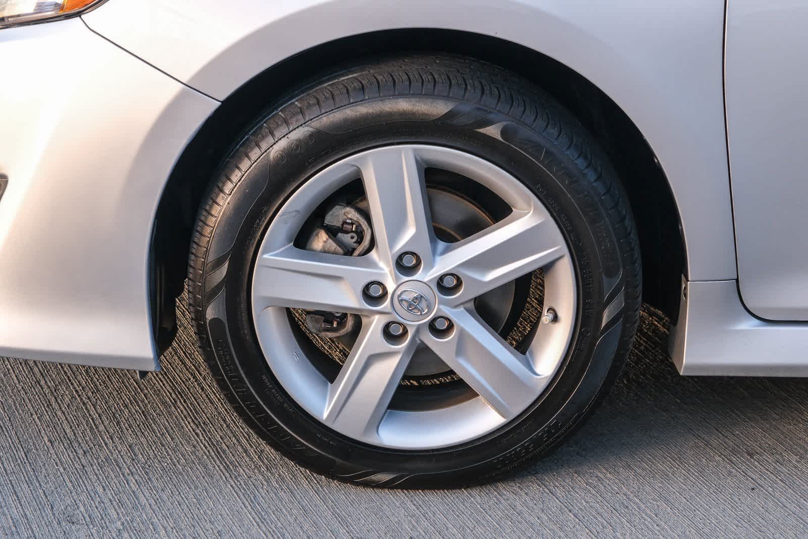 Thumbnail: 2014 Toyota Camry - 10