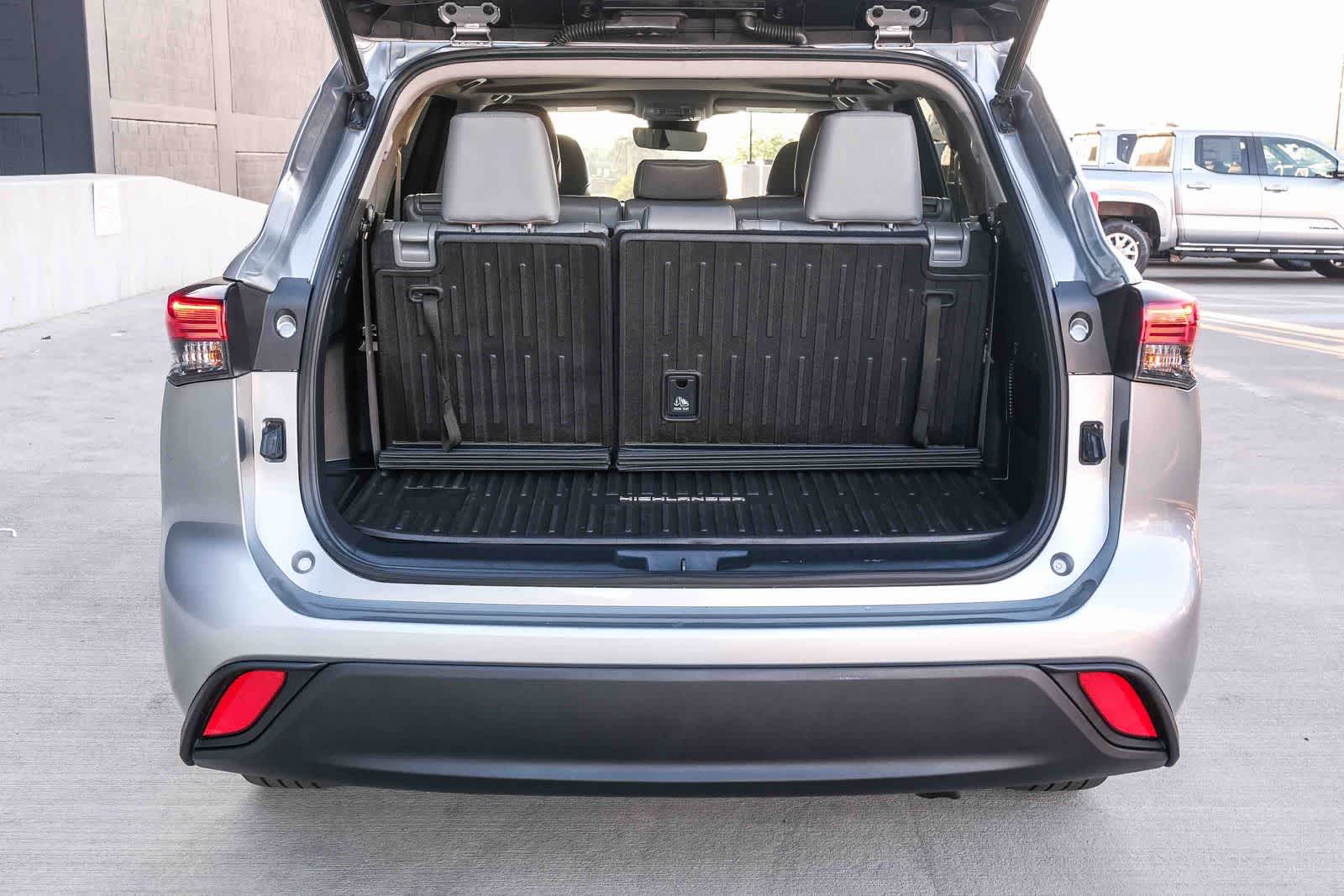 Thumbnail: 2023 Toyota Highlander - 28
