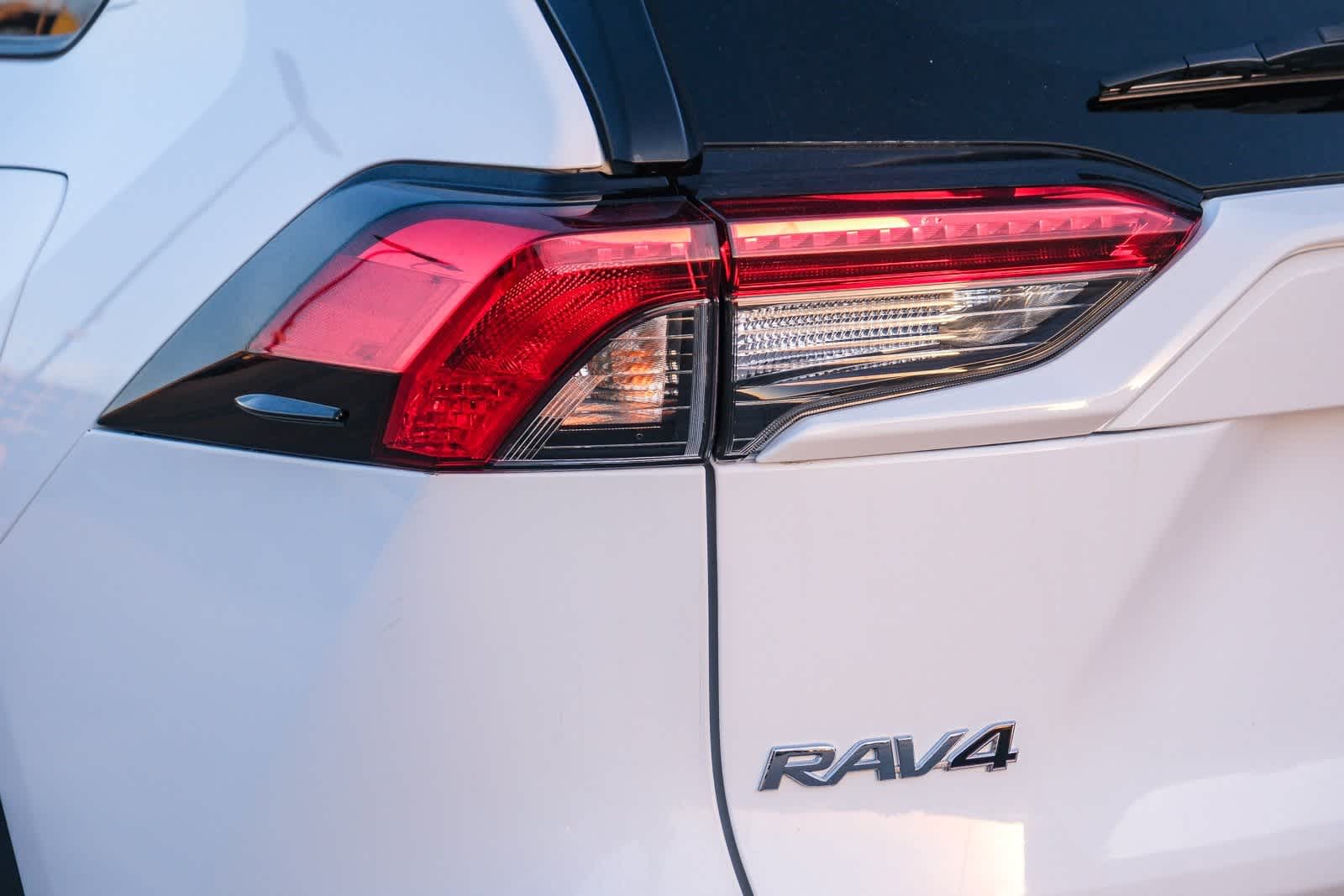 Thumbnail: 2022 Toyota RAV4 - 7