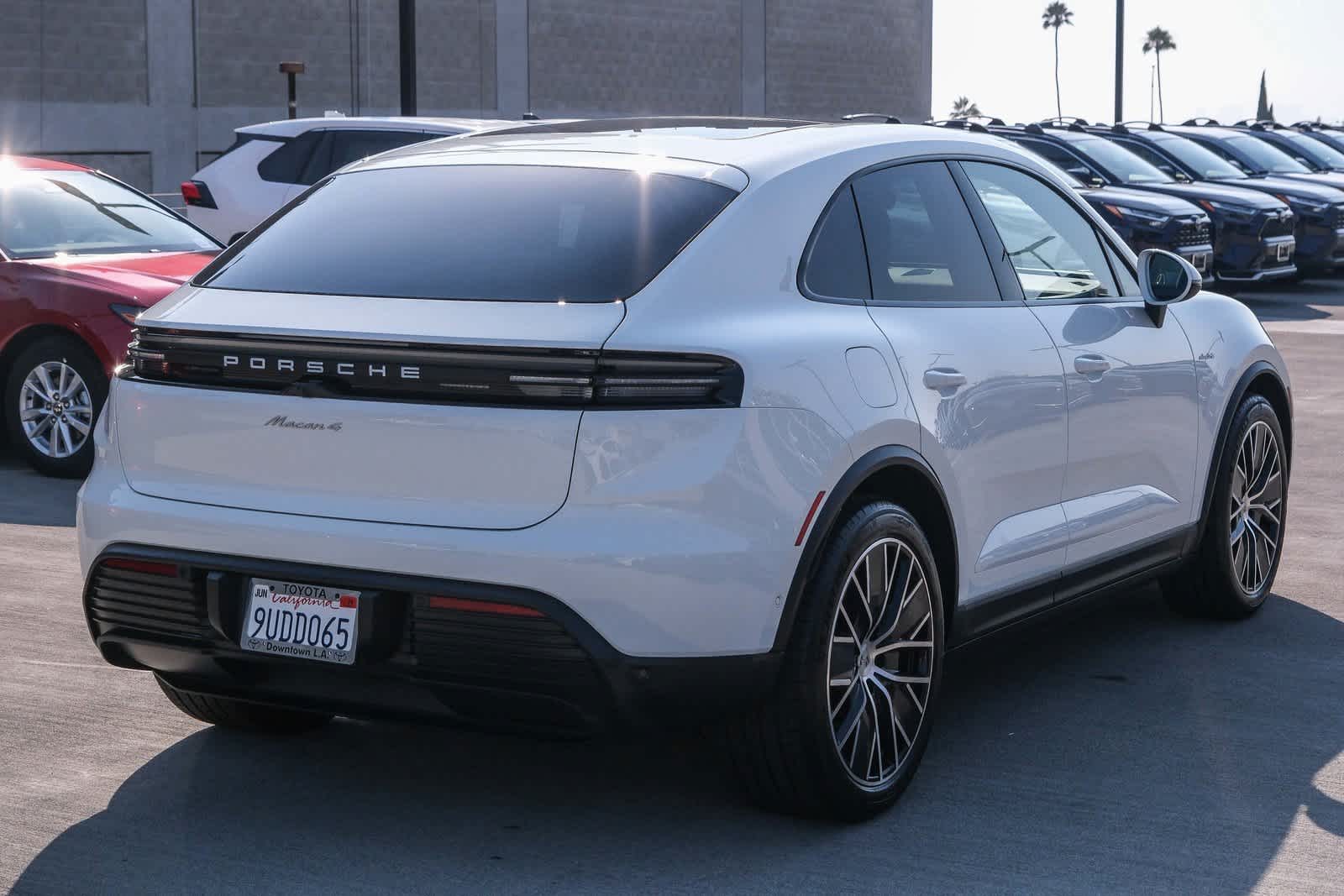 Thumbnail: 2024 Porsche Macan - 4