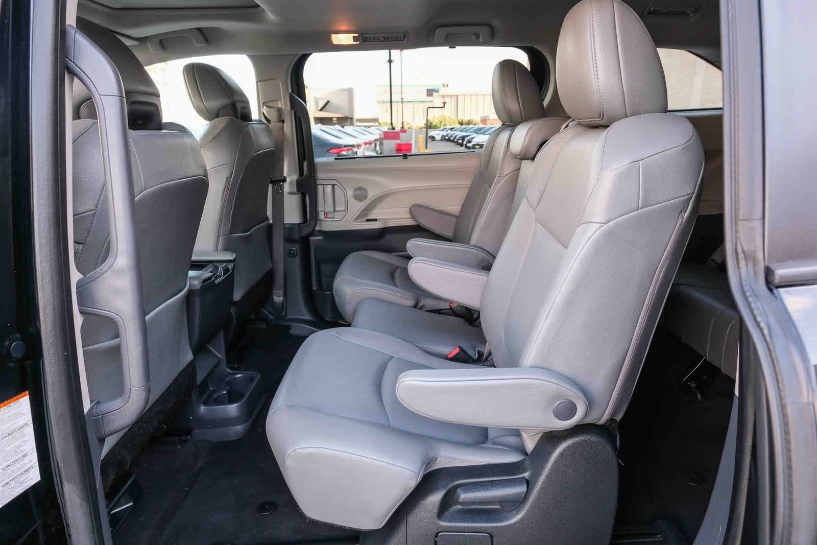 Thumbnail: 2024 Toyota Sienna - 16