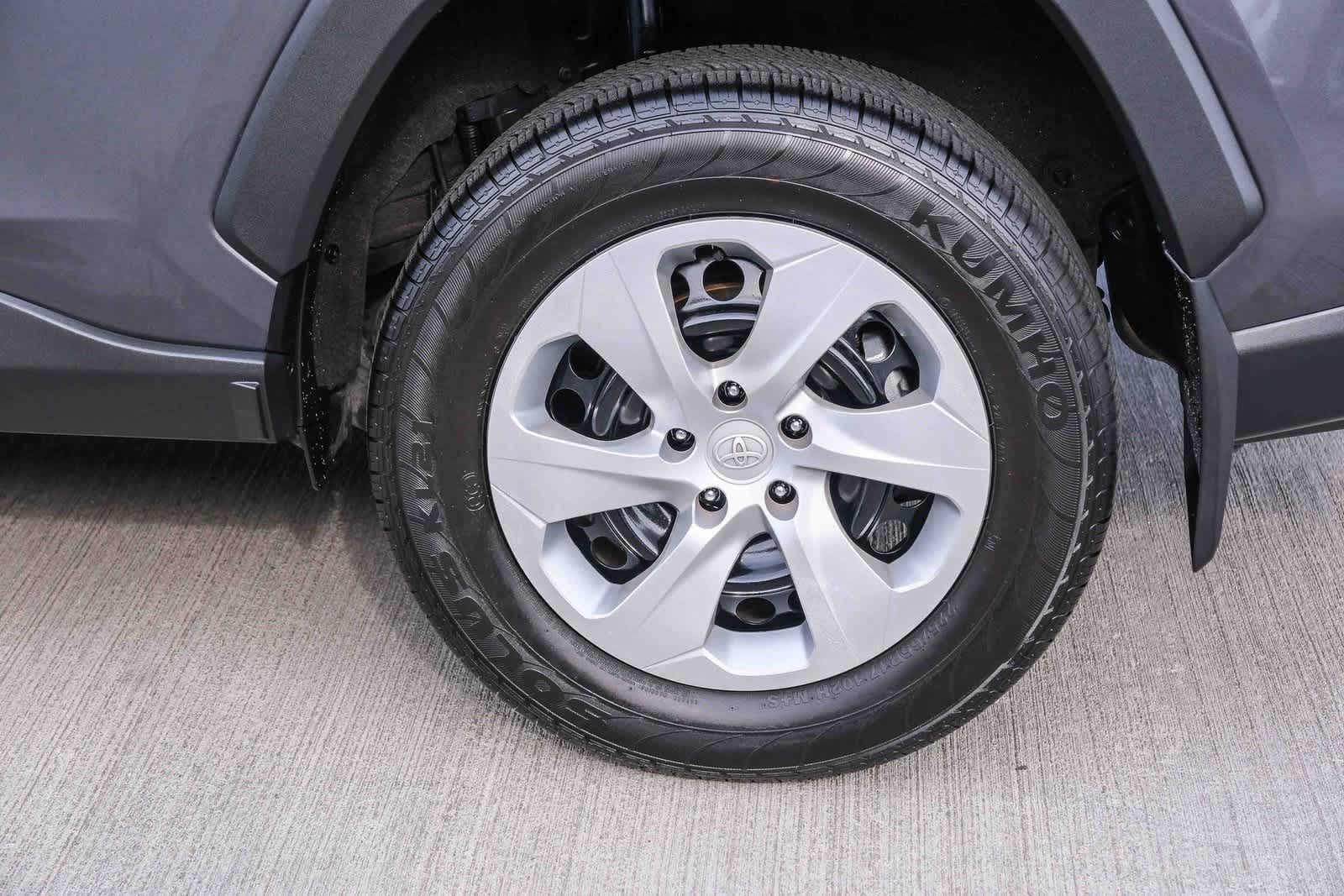 Thumbnail: 2020 Toyota RAV4 - 9