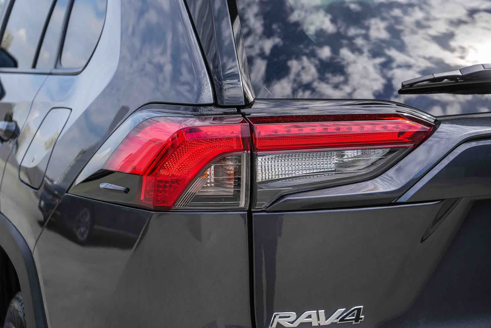 Thumbnail: 2022 Toyota RAV4 - 9