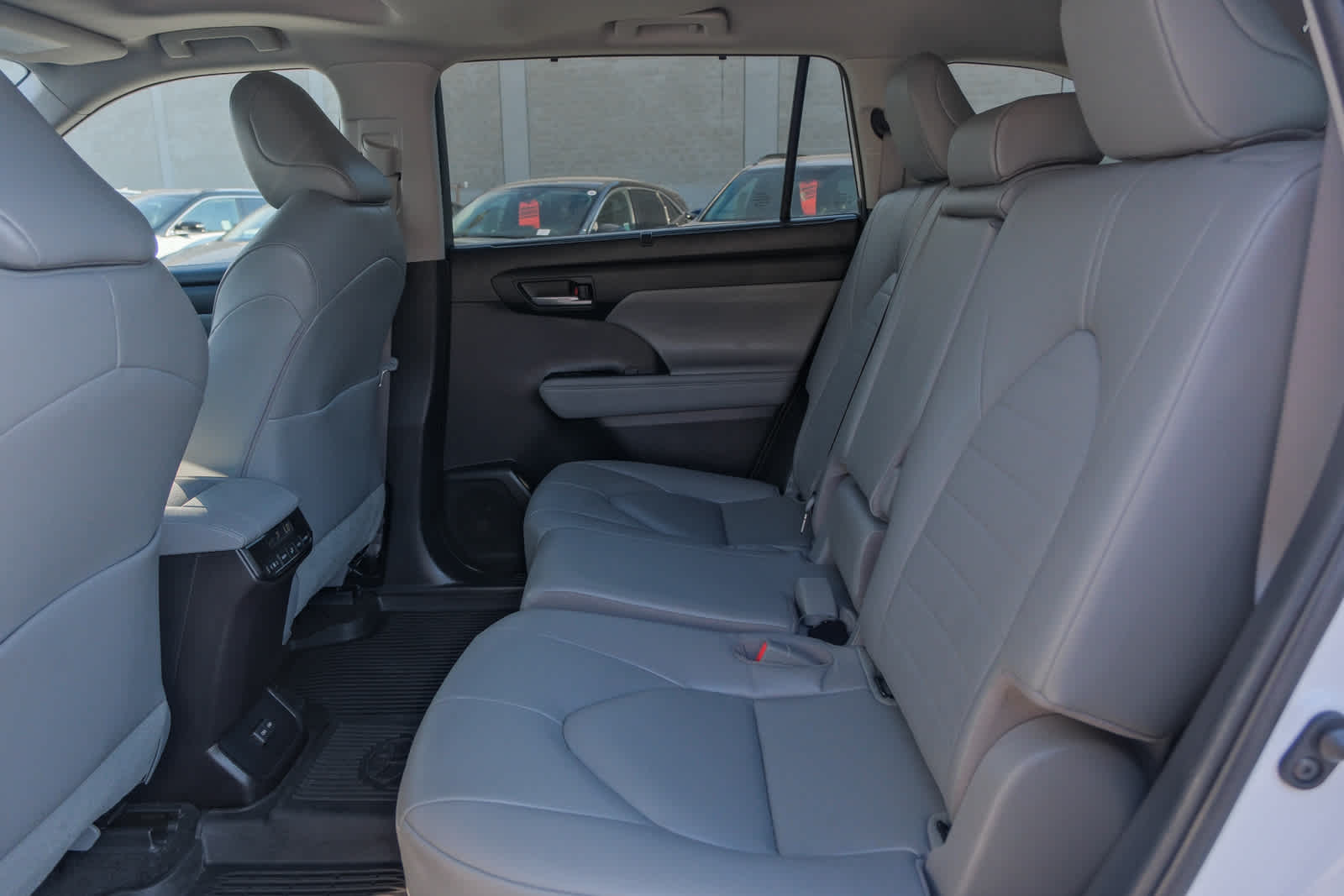 Thumbnail: 2023 Toyota Highlander - 20