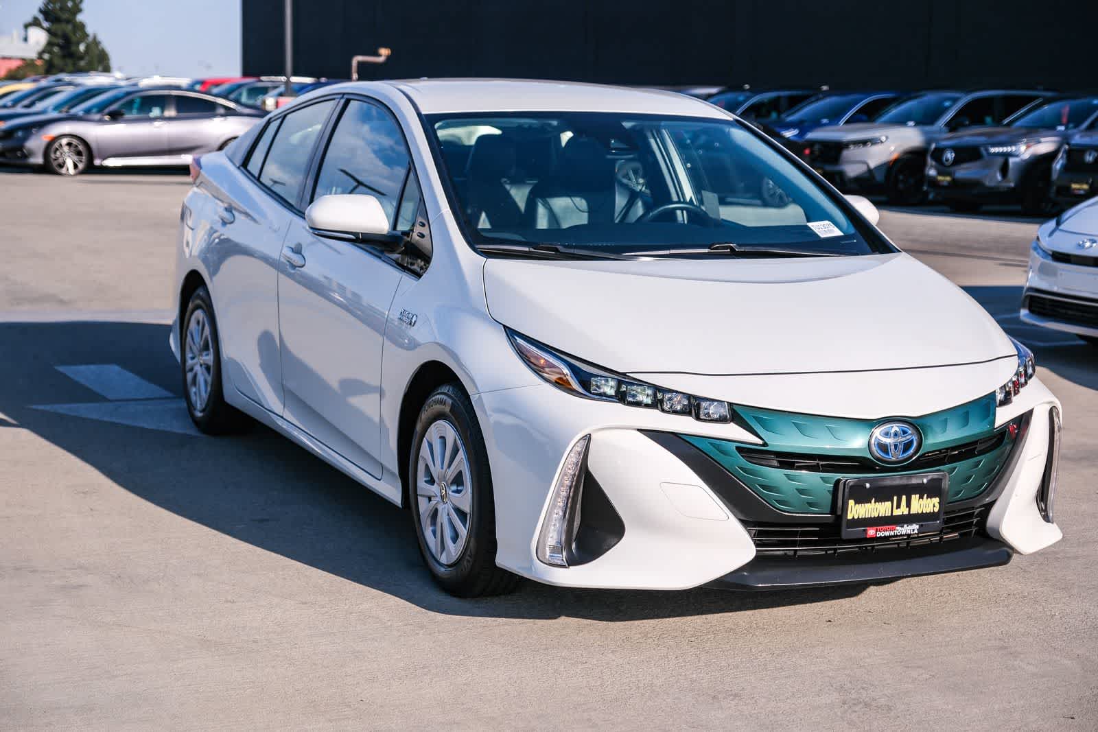 Thumbnail: 2017 Toyota Prius Prime - 3