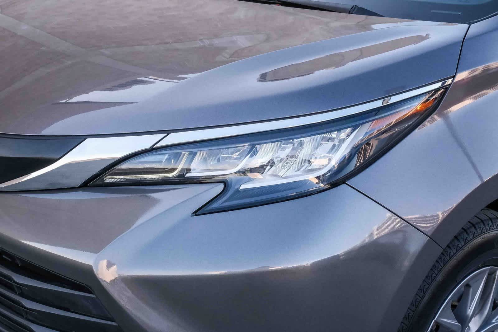 Thumbnail: 2023 Toyota Sienna - 11