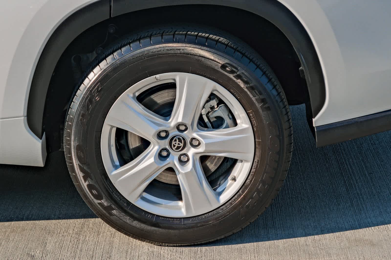 Thumbnail: 2023 Toyota Highlander - 8