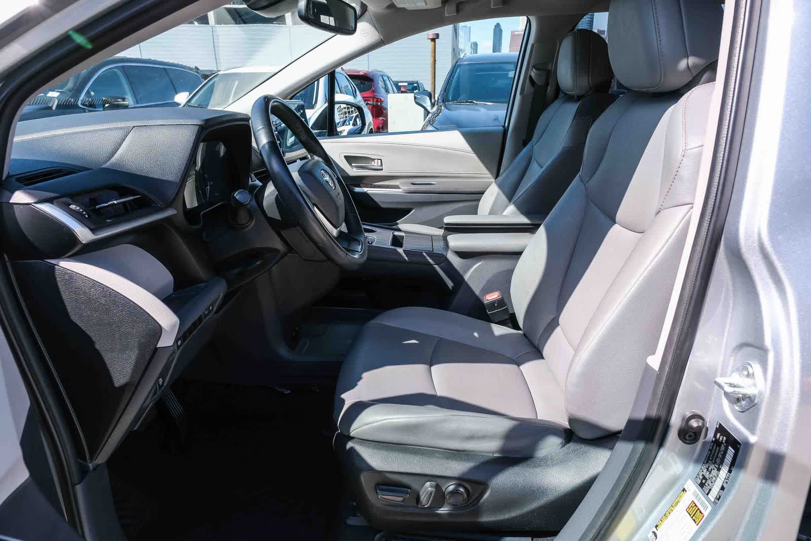 Thumbnail: 2023 Toyota Sienna - 17