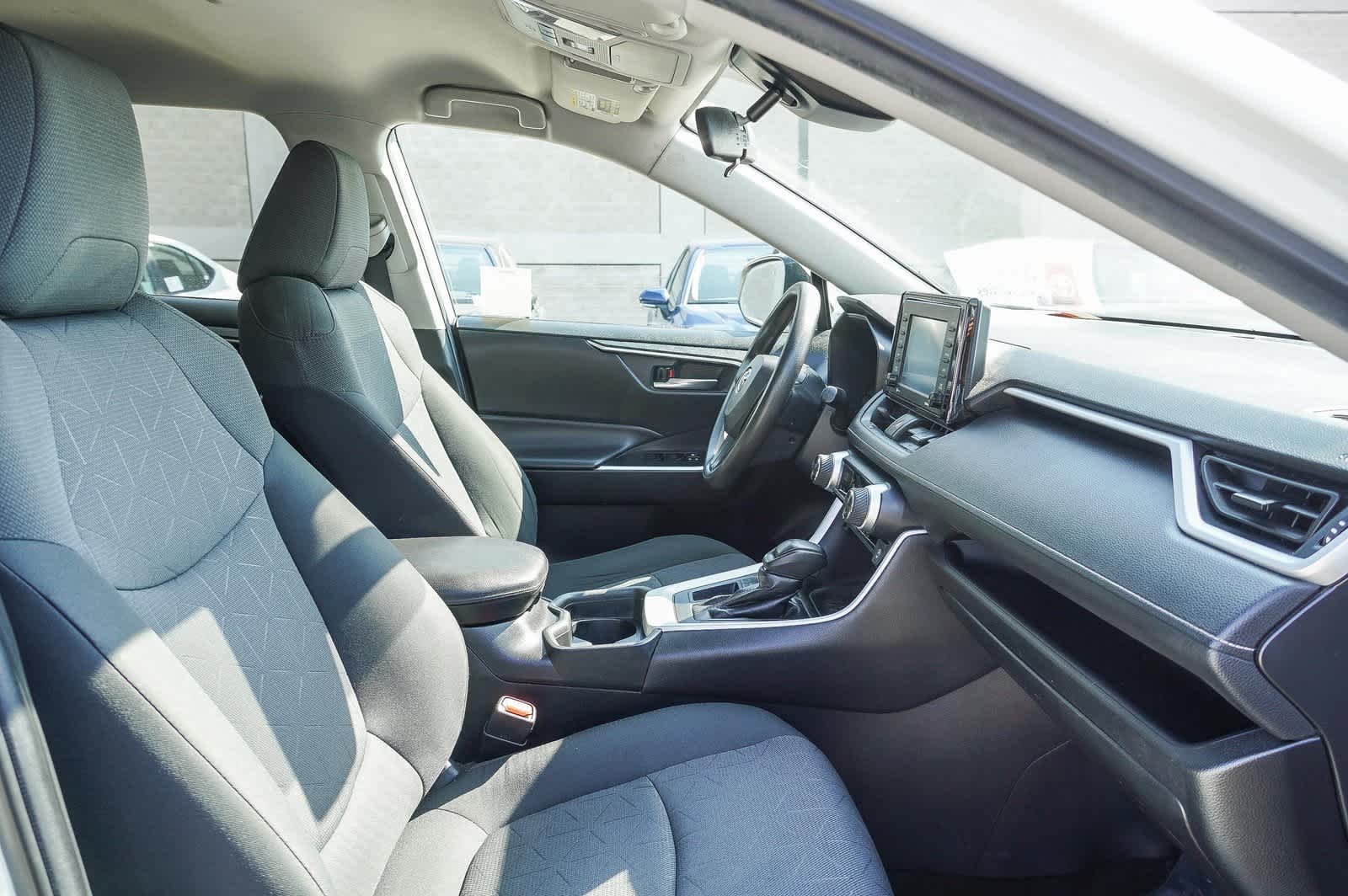 2021 Toyota RAV4 XLE 18