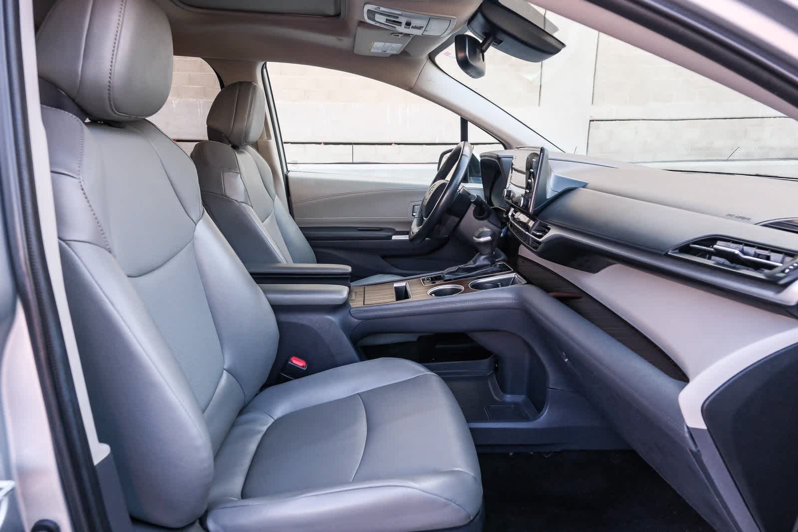 Thumbnail: 2022 Toyota Sienna - 17