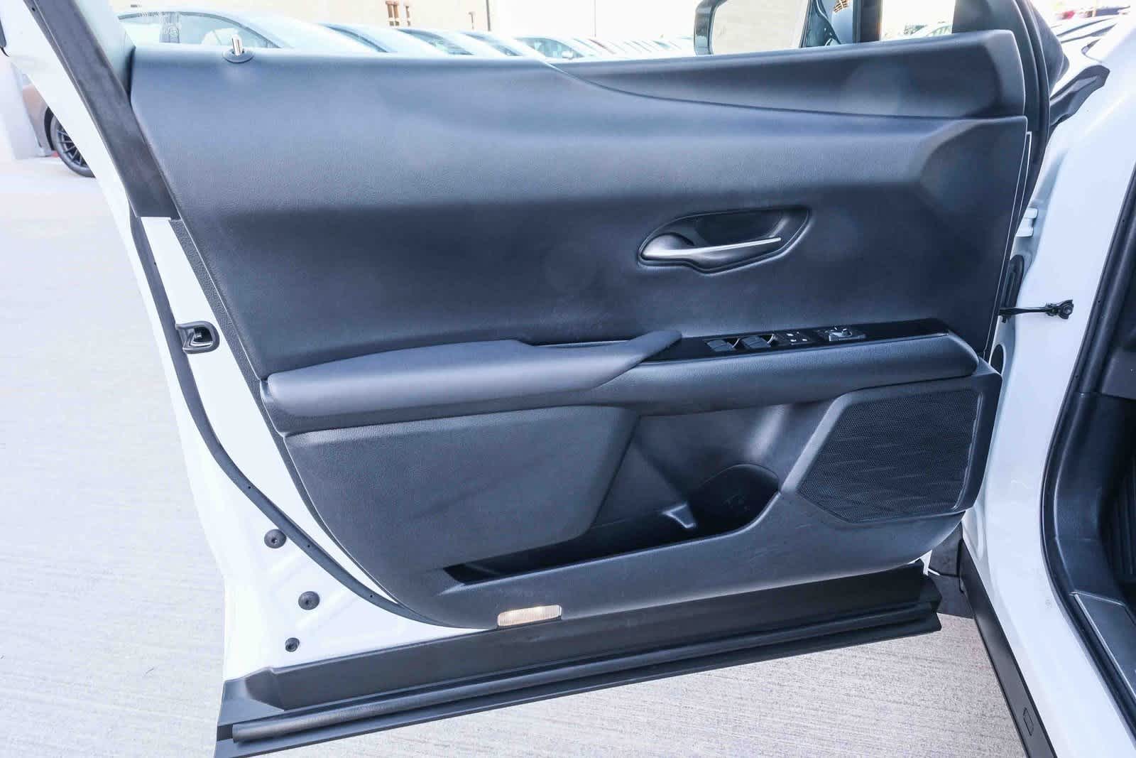 Thumbnail: 2019 Lexus UX - 23