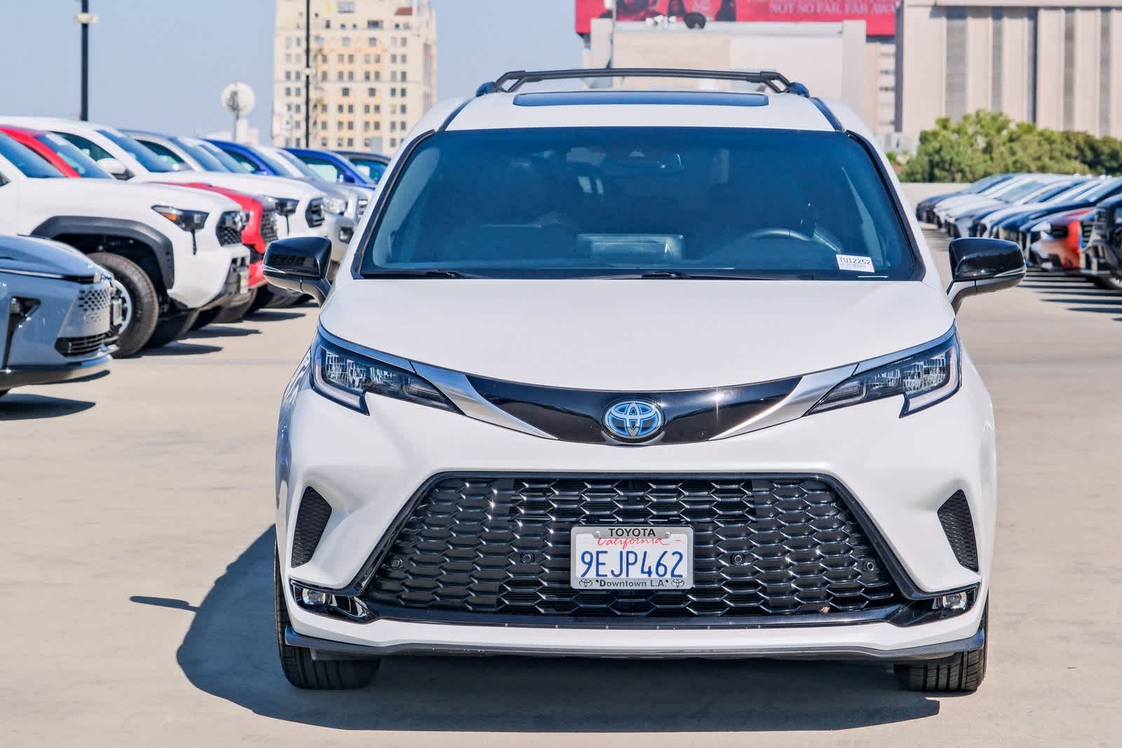 Thumbnail: 2023 Toyota Sienna - 2