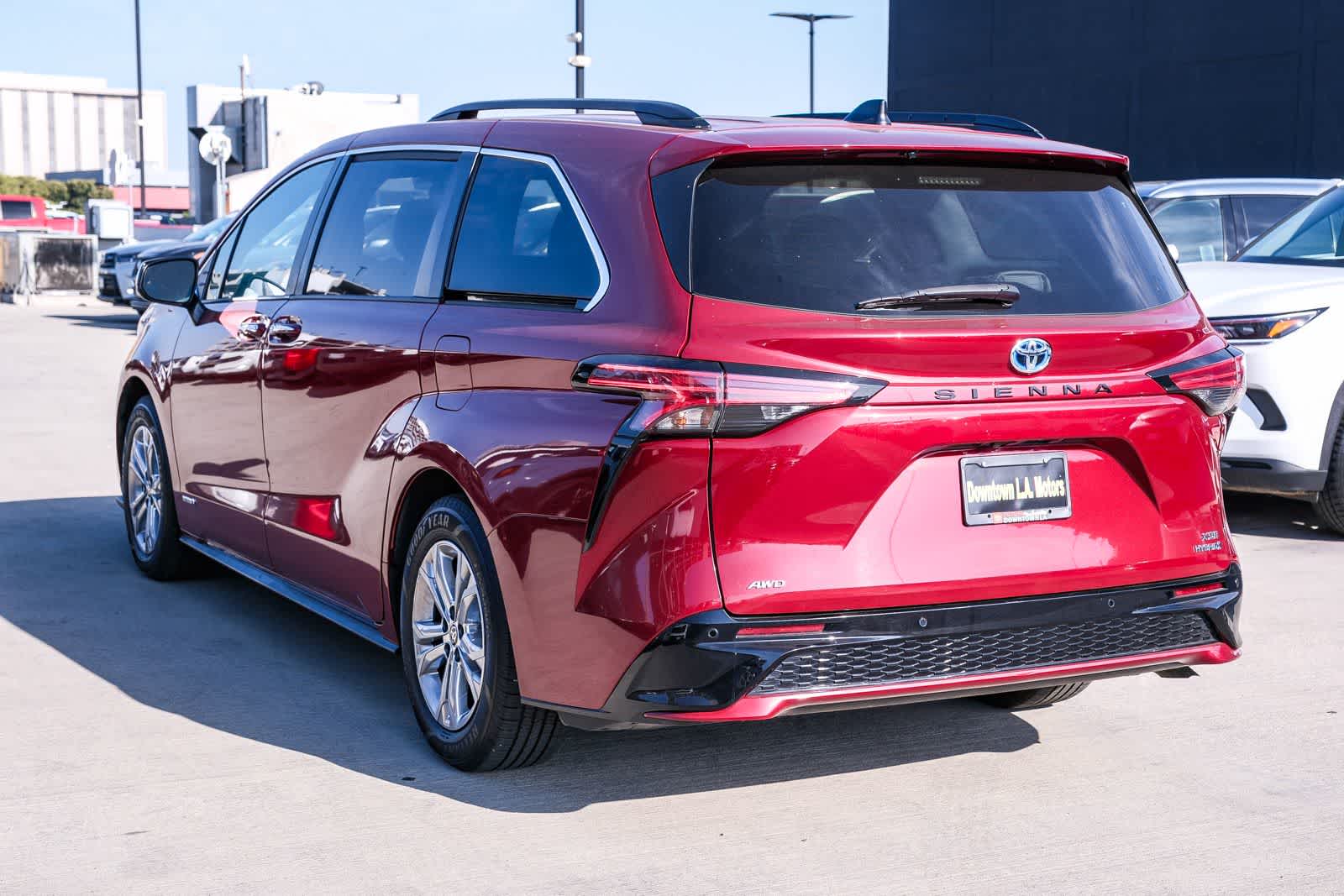 Thumbnail: 2021 Toyota Sienna - 6