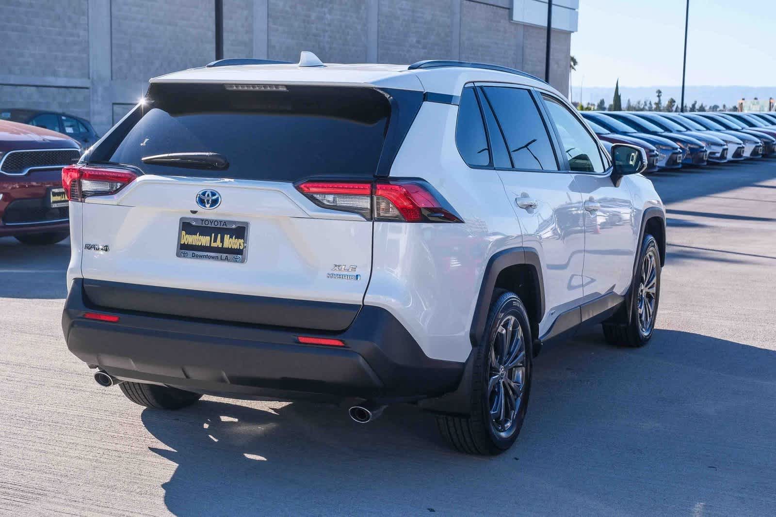 Thumbnail: 2022 Toyota RAV4 - 4