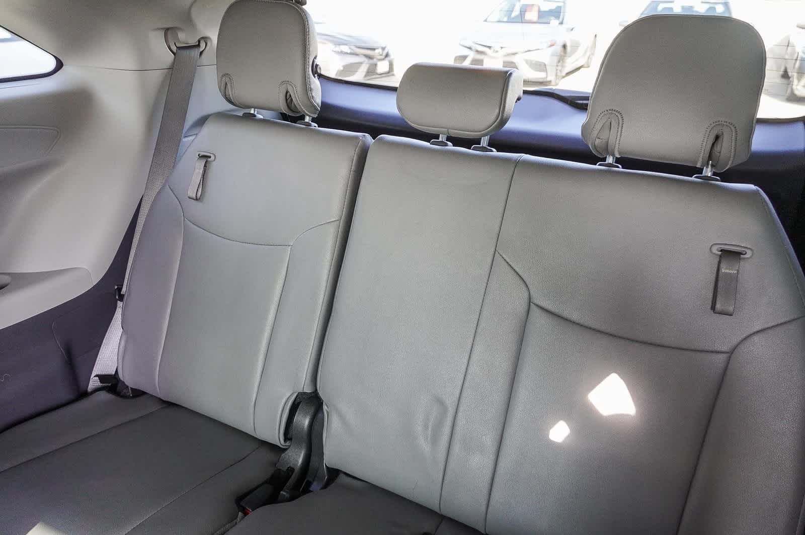 2023 Toyota Sienna XLE 18