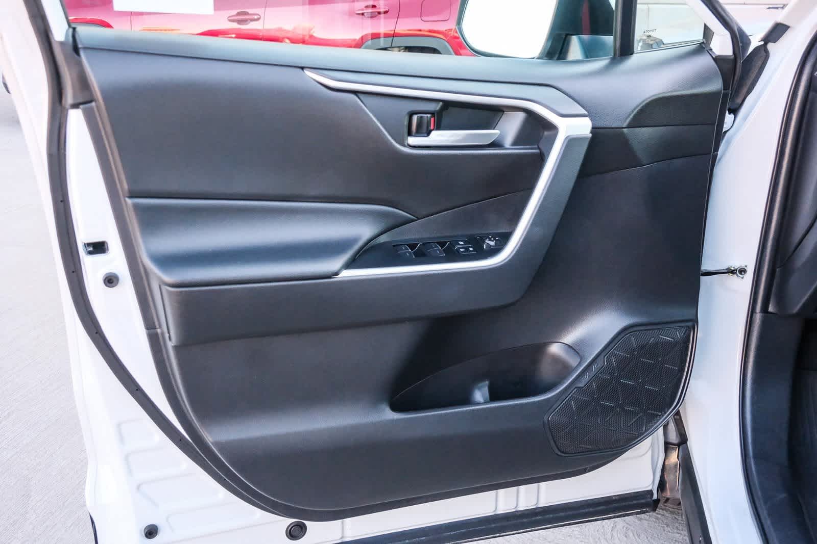 Thumbnail: 2022 Toyota RAV4 - 23