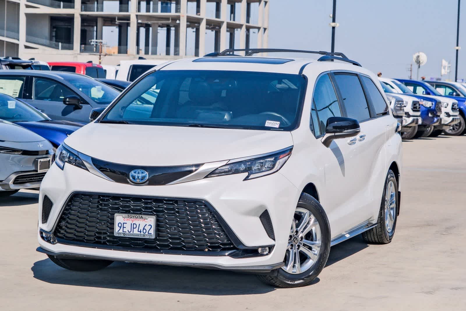Thumbnail: 2023 Toyota Sienna - 1
