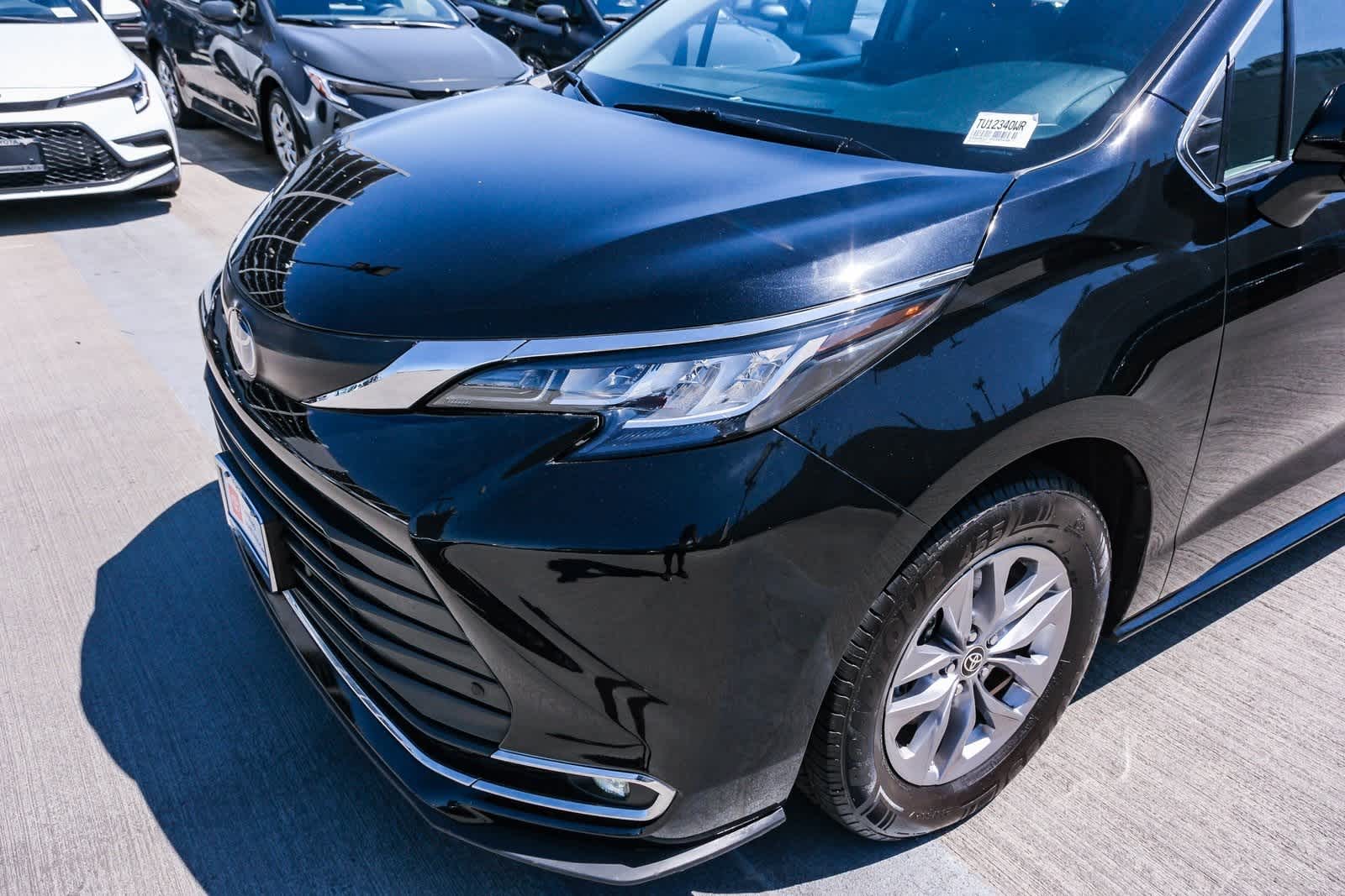 Thumbnail: 2023 Toyota Sienna - 12