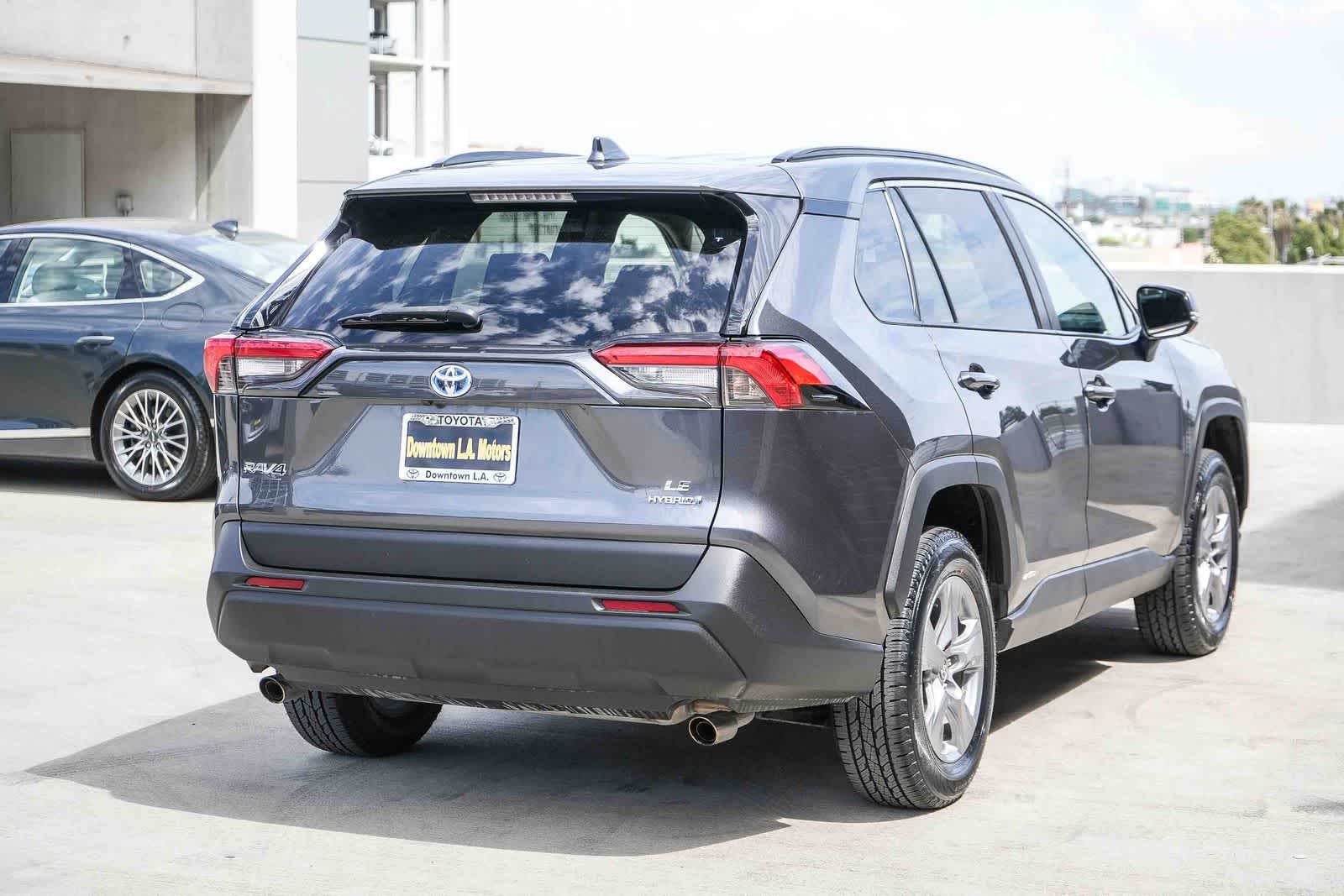 Thumbnail: 2022 Toyota RAV4 - 6