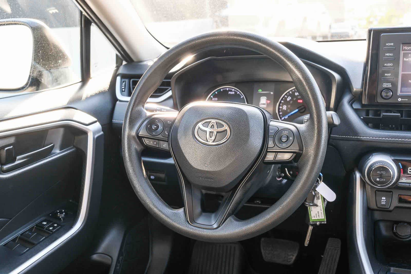 Thumbnail: 2022 Toyota RAV4 - 17