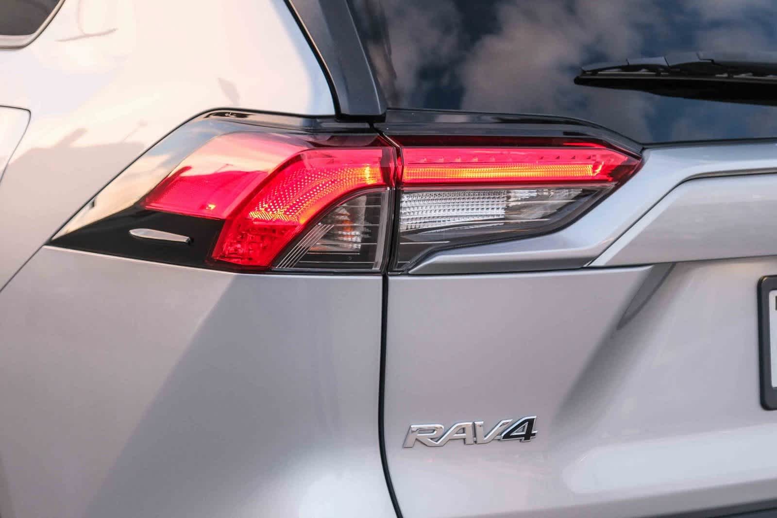 Thumbnail: 2021 Toyota RAV4 - 7