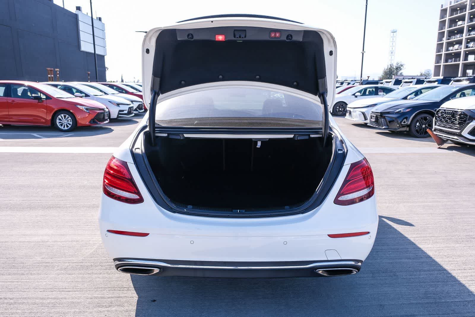 Thumbnail: 2018 Mercedes-Benz E-Class - 28