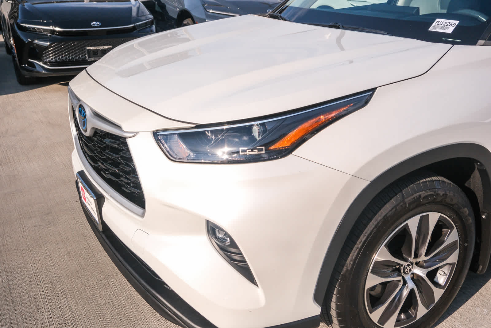 Thumbnail: 2023 Toyota Highlander - 12