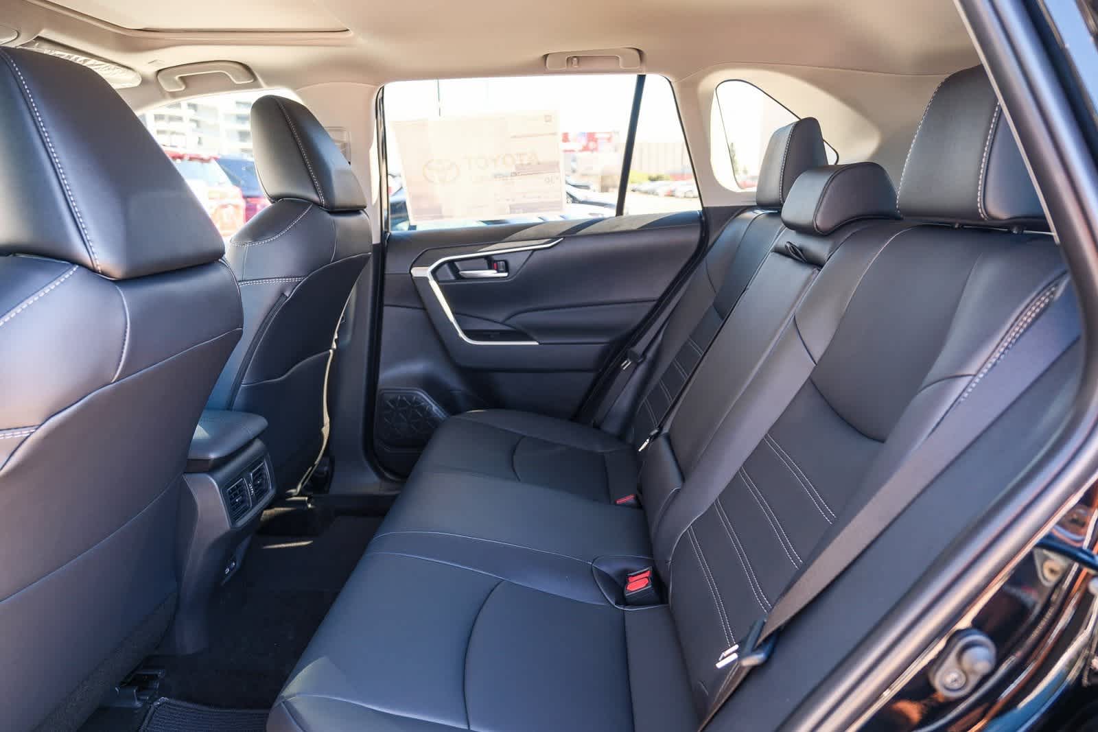 Thumbnail: 2025 Toyota RAV4 - 19