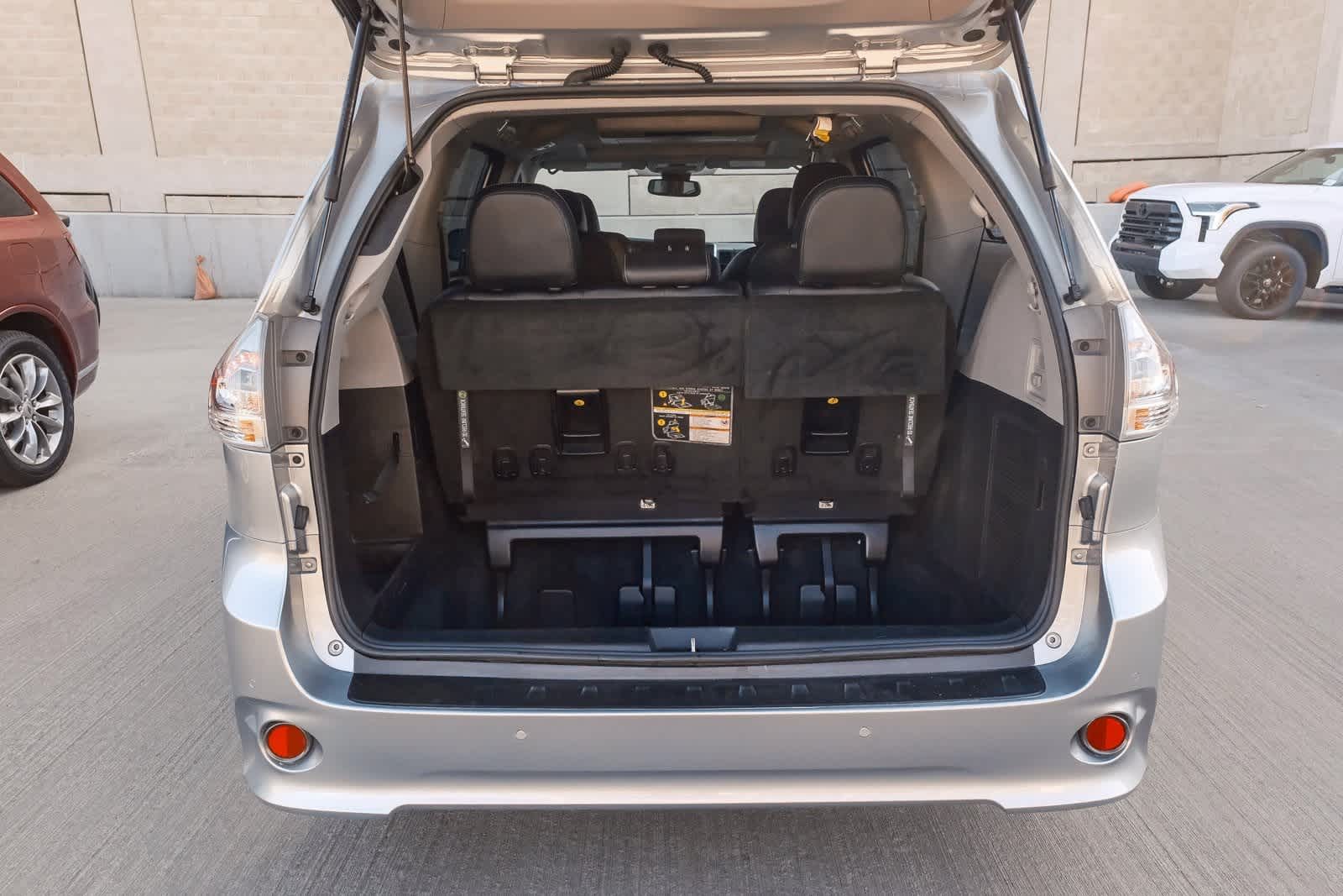 Thumbnail: 2019 Toyota Sienna - 21