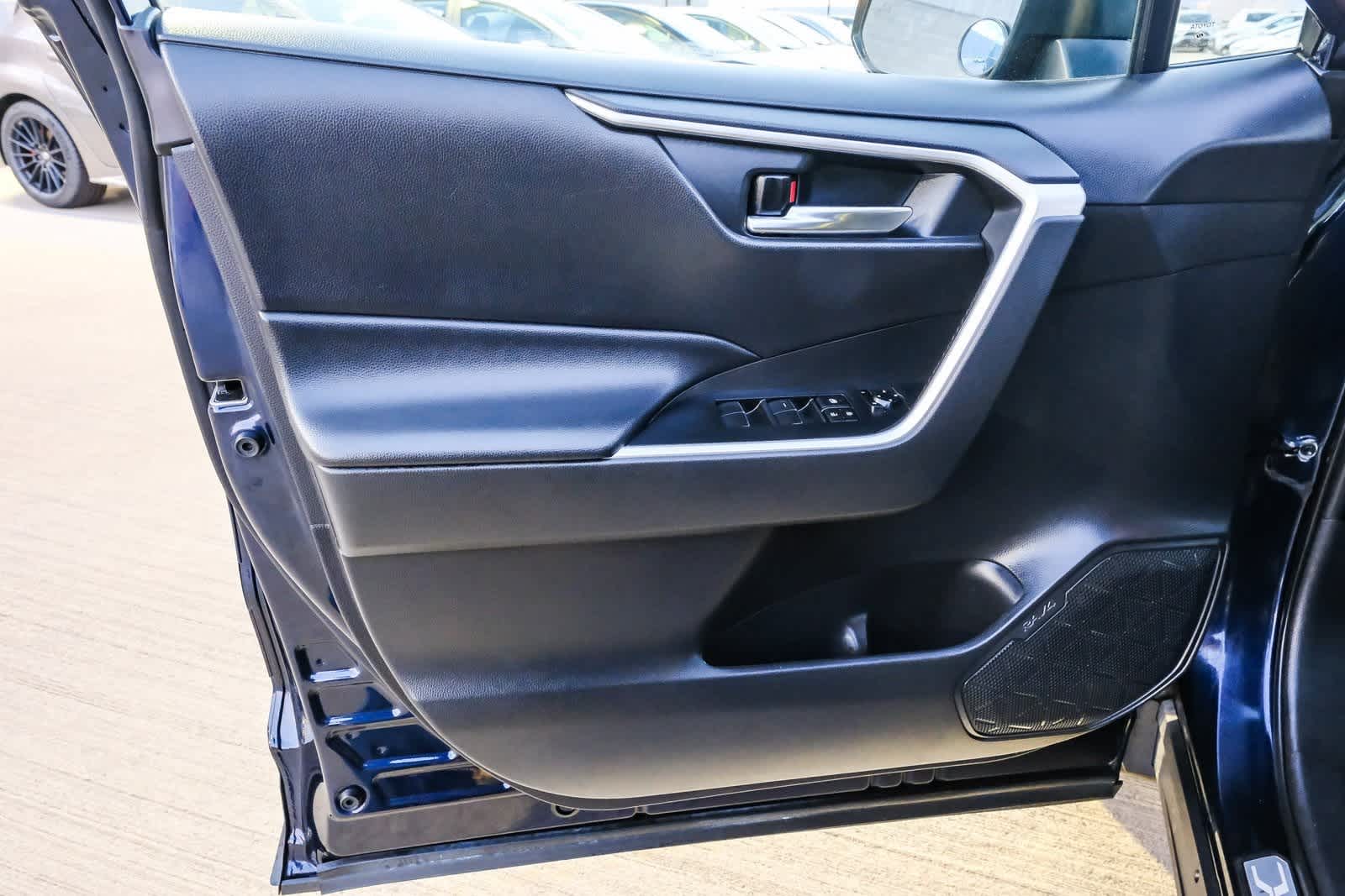 Thumbnail: 2021 Toyota RAV4 - 22