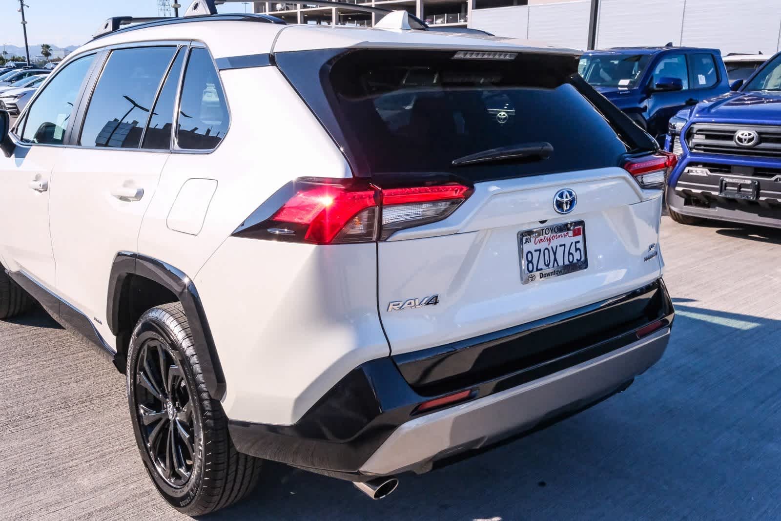 Thumbnail: 2022 Toyota RAV4 - 8