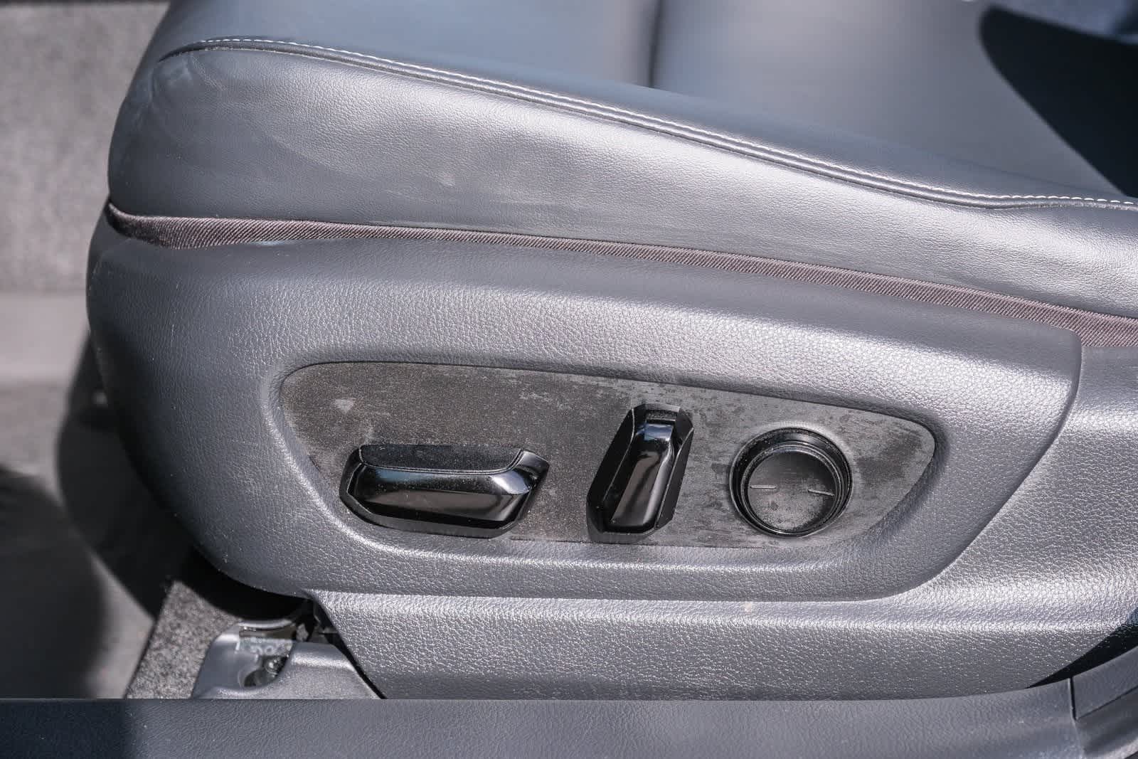 Thumbnail: 2024 Lexus UX - 21