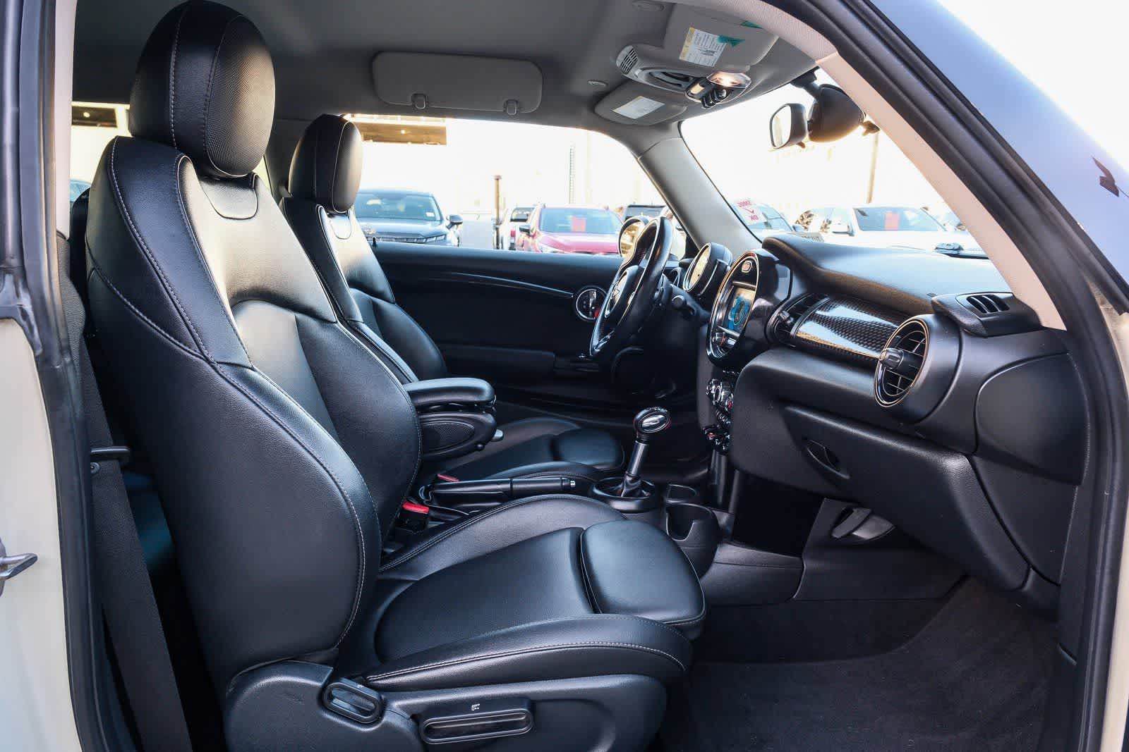 Thumbnail: 2019 MINI Cooper Hardtop - 17