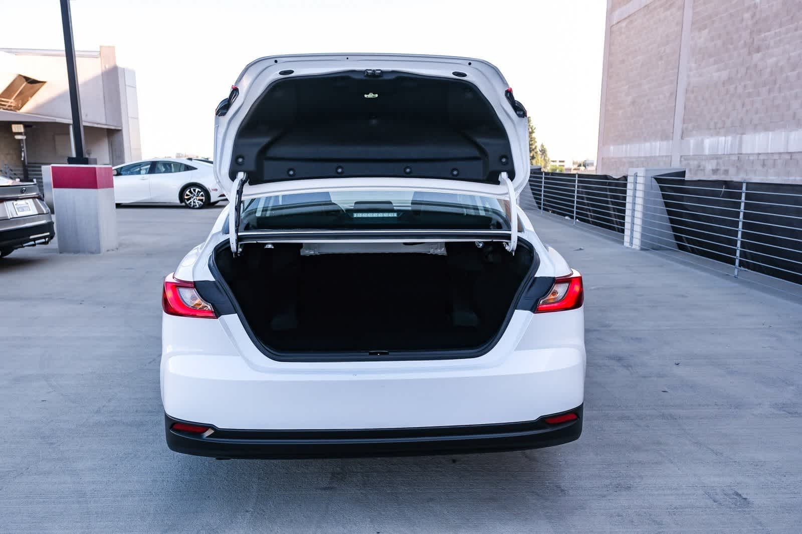 Thumbnail: 2025 Toyota Camry - 27