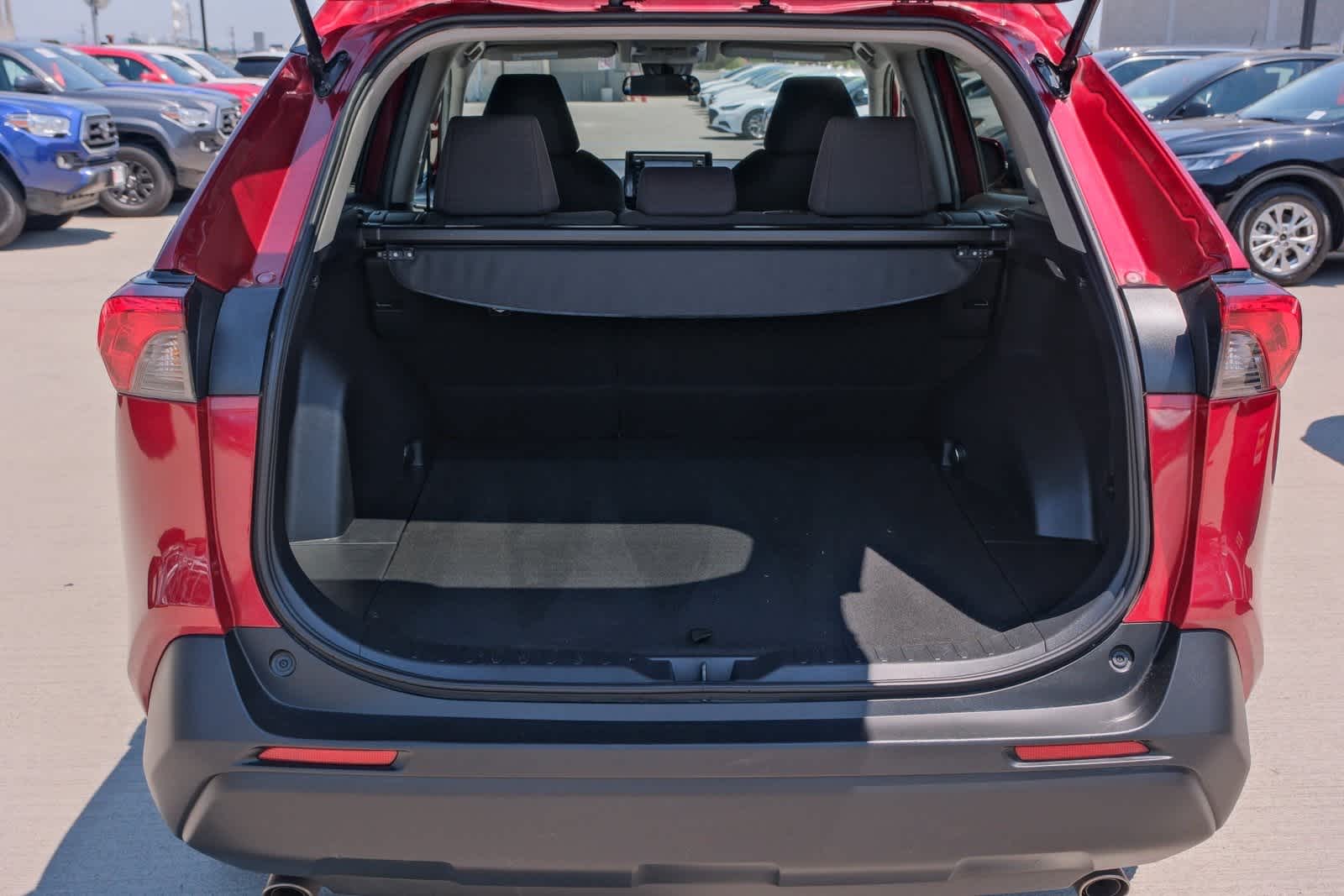 Thumbnail: 2021 Toyota RAV4 - 23