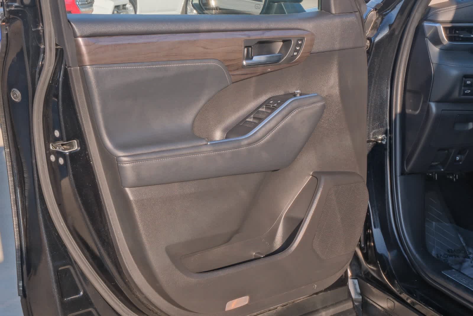 Thumbnail: 2022 Toyota Highlander - 23