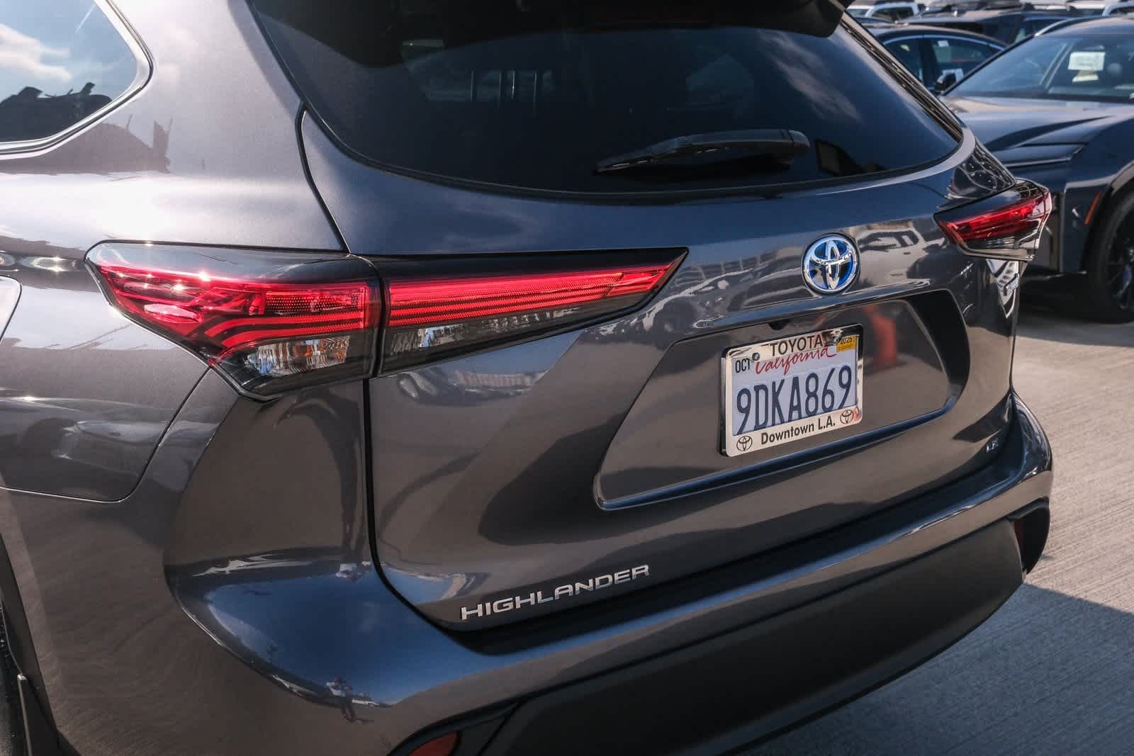Thumbnail: 2022 Toyota Highlander - 9