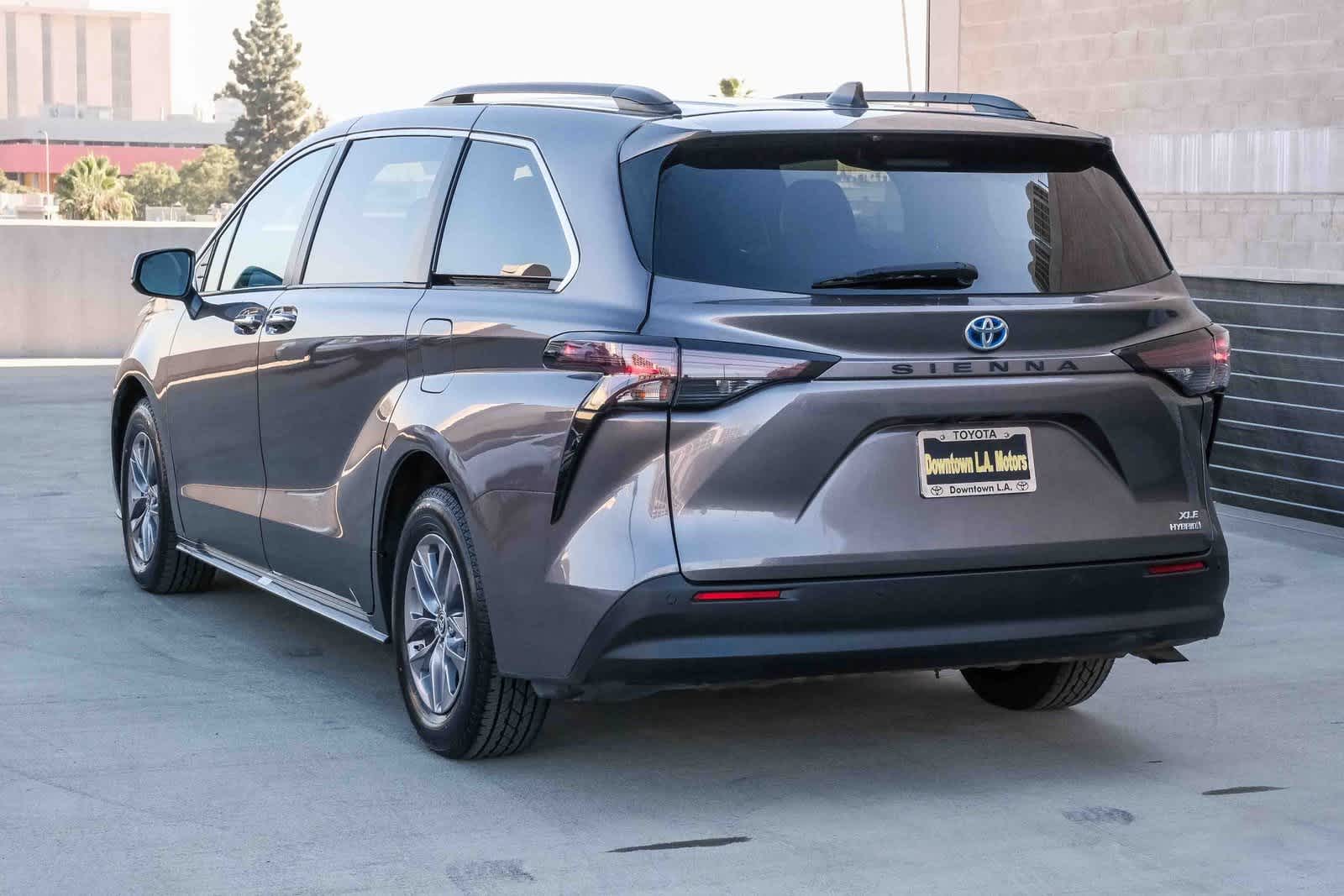 Thumbnail: 2023 Toyota Sienna - 6